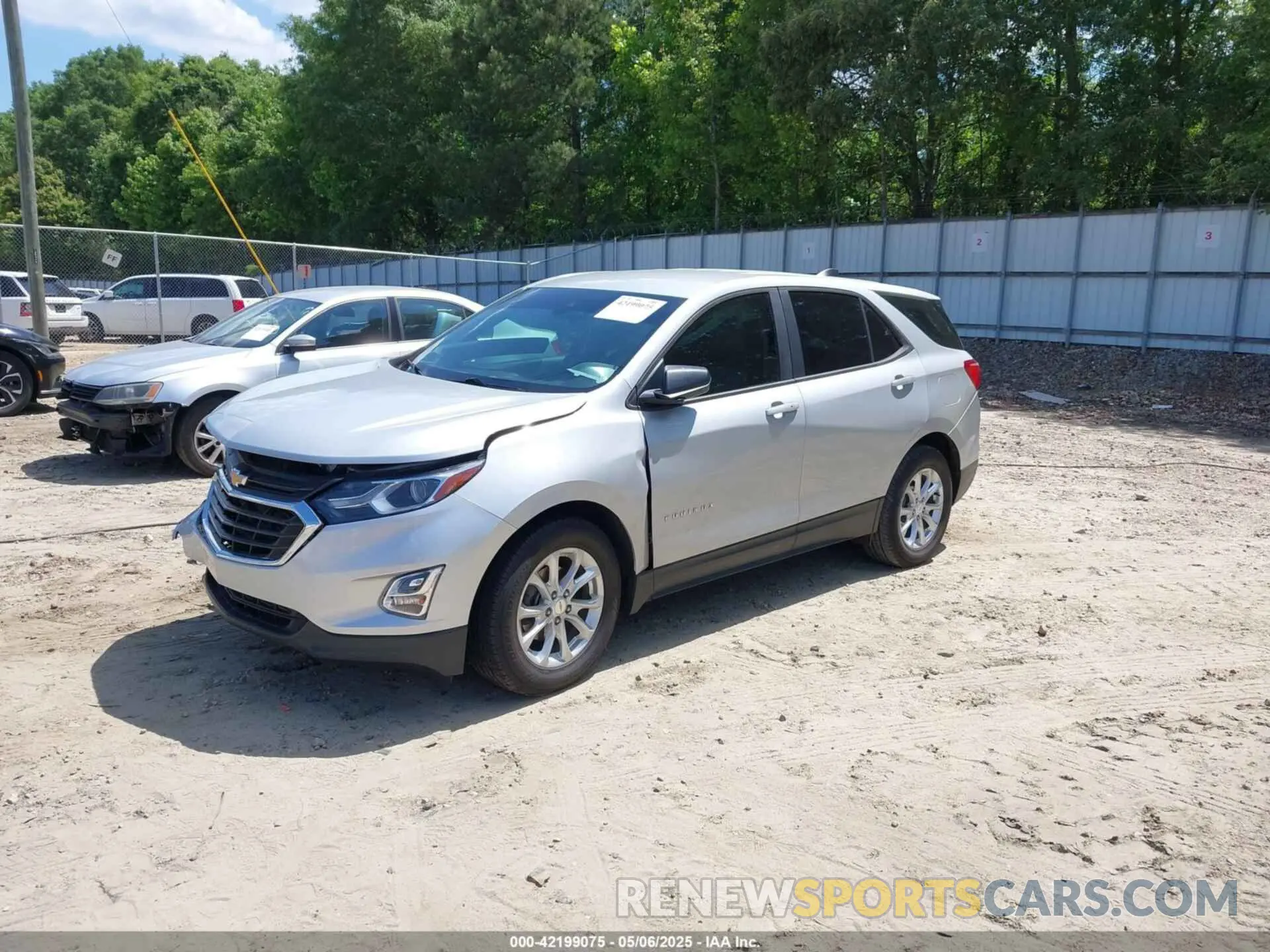 2 fotografías del automóvil dañado 2GNAXHEV3L6173341 CHEVROLET EQUINOX 2020