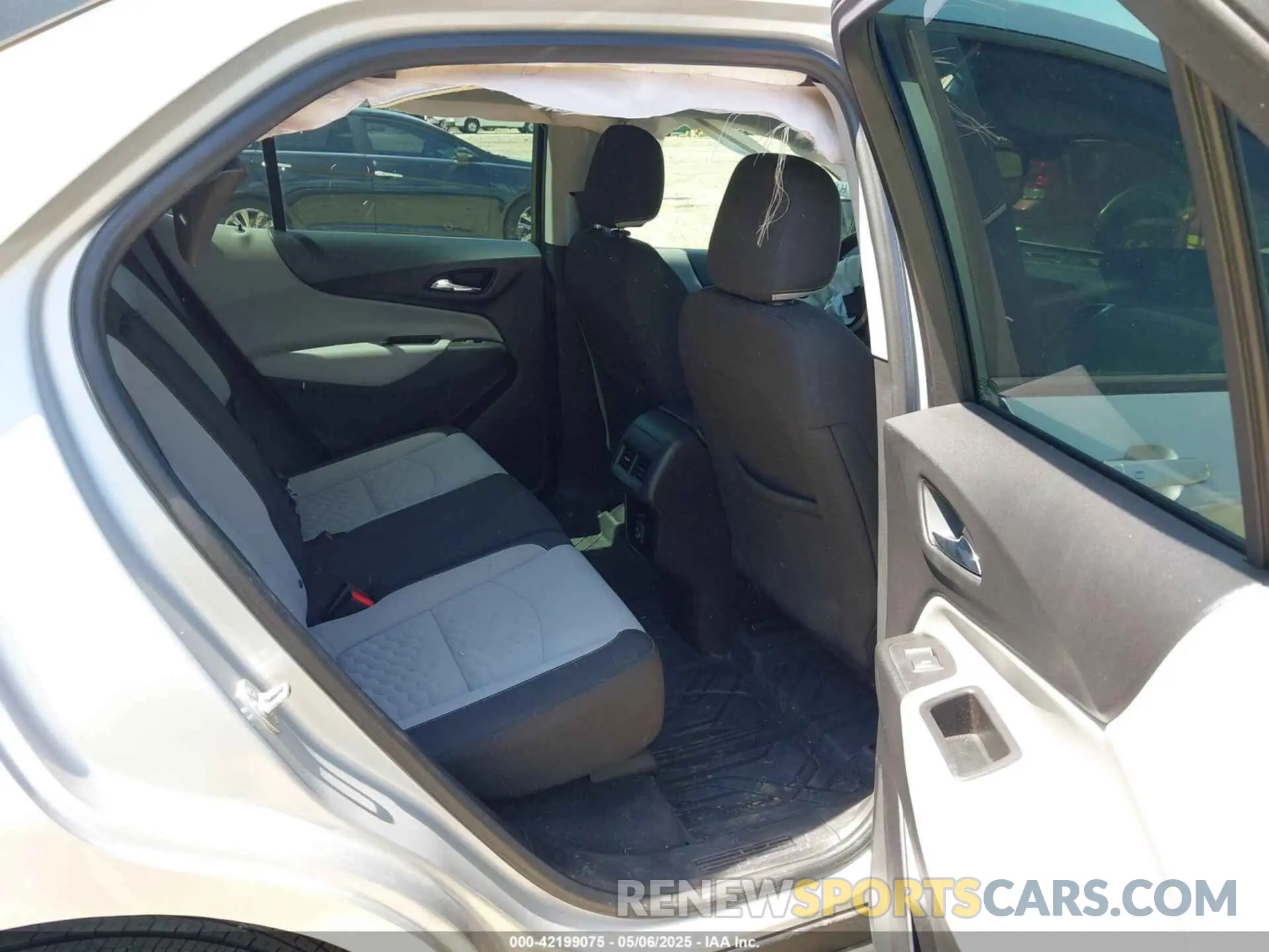 8 fotografías del automóvil dañado 2GNAXHEV3L6173341 CHEVROLET EQUINOX 2020