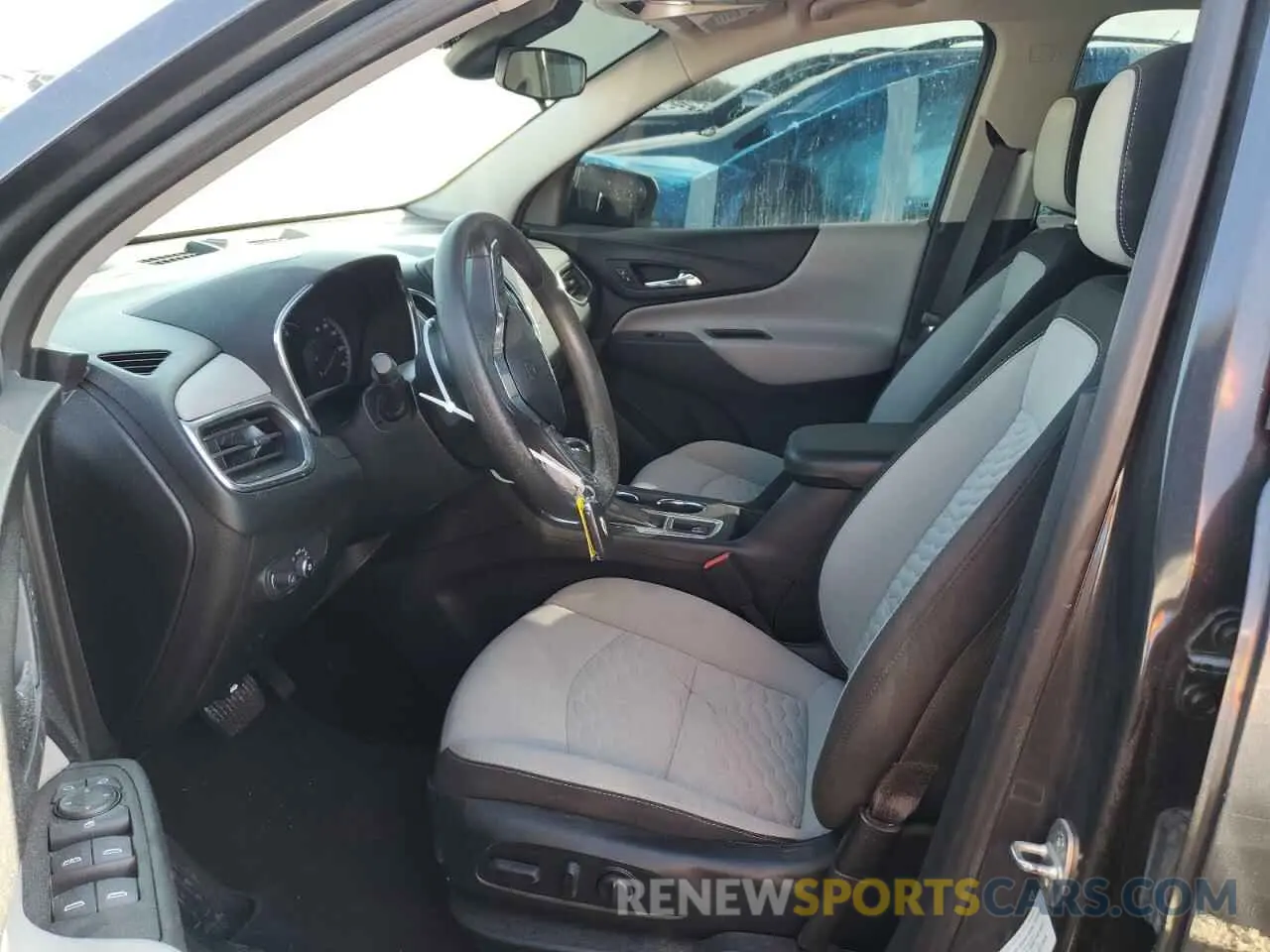 7 fotografías del automóvil dañado 2GNAXHEV3L6204071 CHEVROLET EQUINOX 2020