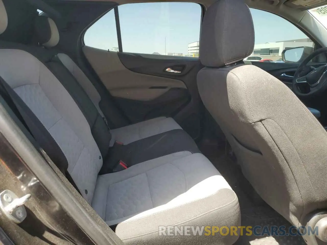 11 fotografías del automóvil dañado 2GNAXHEV3L6228631 CHEVROLET EQUINOX 2020