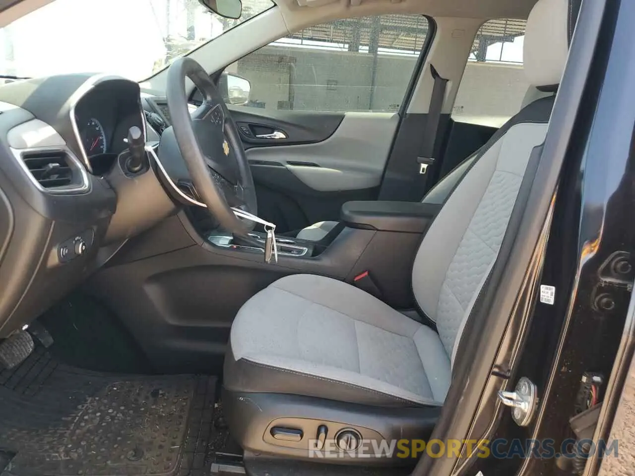 7 fotografías del automóvil dañado 2GNAXHEV3L6228631 CHEVROLET EQUINOX 2020