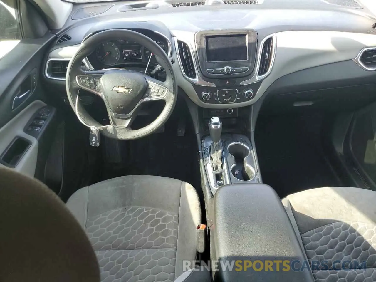 8 fotografías del automóvil dañado 2GNAXHEV4L6217198 CHEVROLET EQUINOX 2020