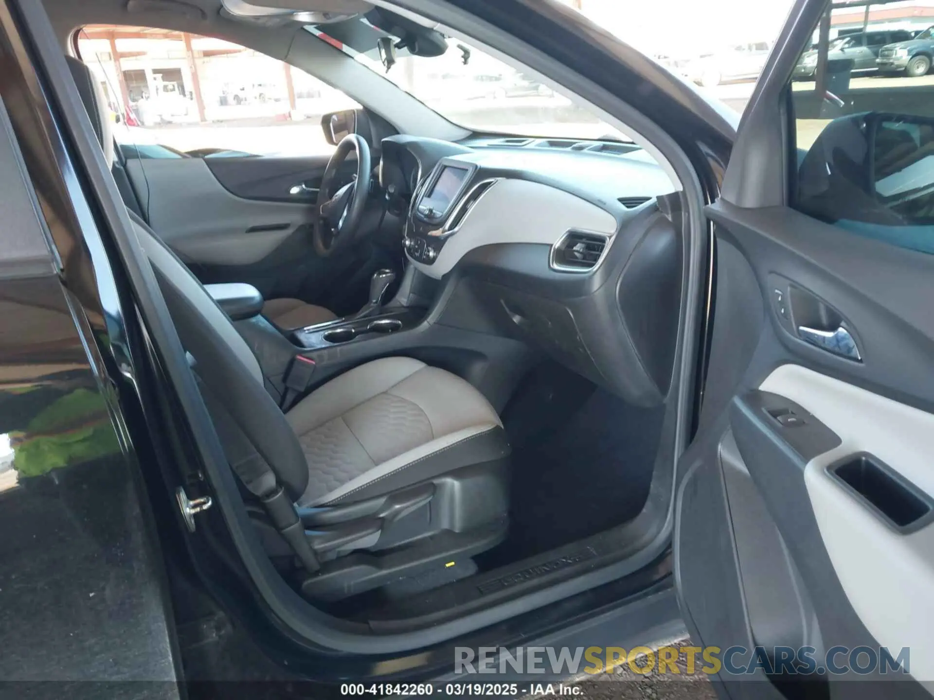 5 fotografías del automóvil dañado 2GNAXHEV4L6251819 CHEVROLET EQUINOX 2020