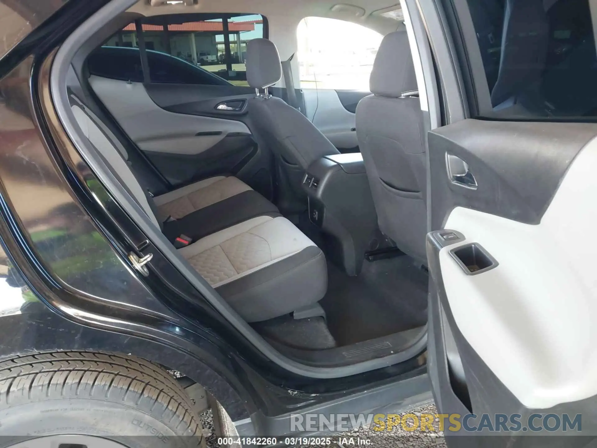 8 fotografías del automóvil dañado 2GNAXHEV4L6251819 CHEVROLET EQUINOX 2020