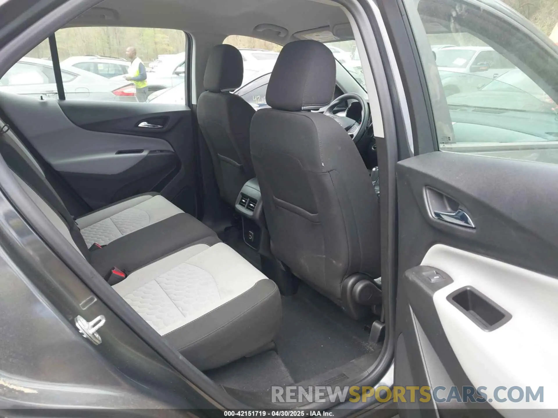 8 fotografías del automóvil dañado 2GNAXHEV4L6273674 CHEVROLET EQUINOX 2020