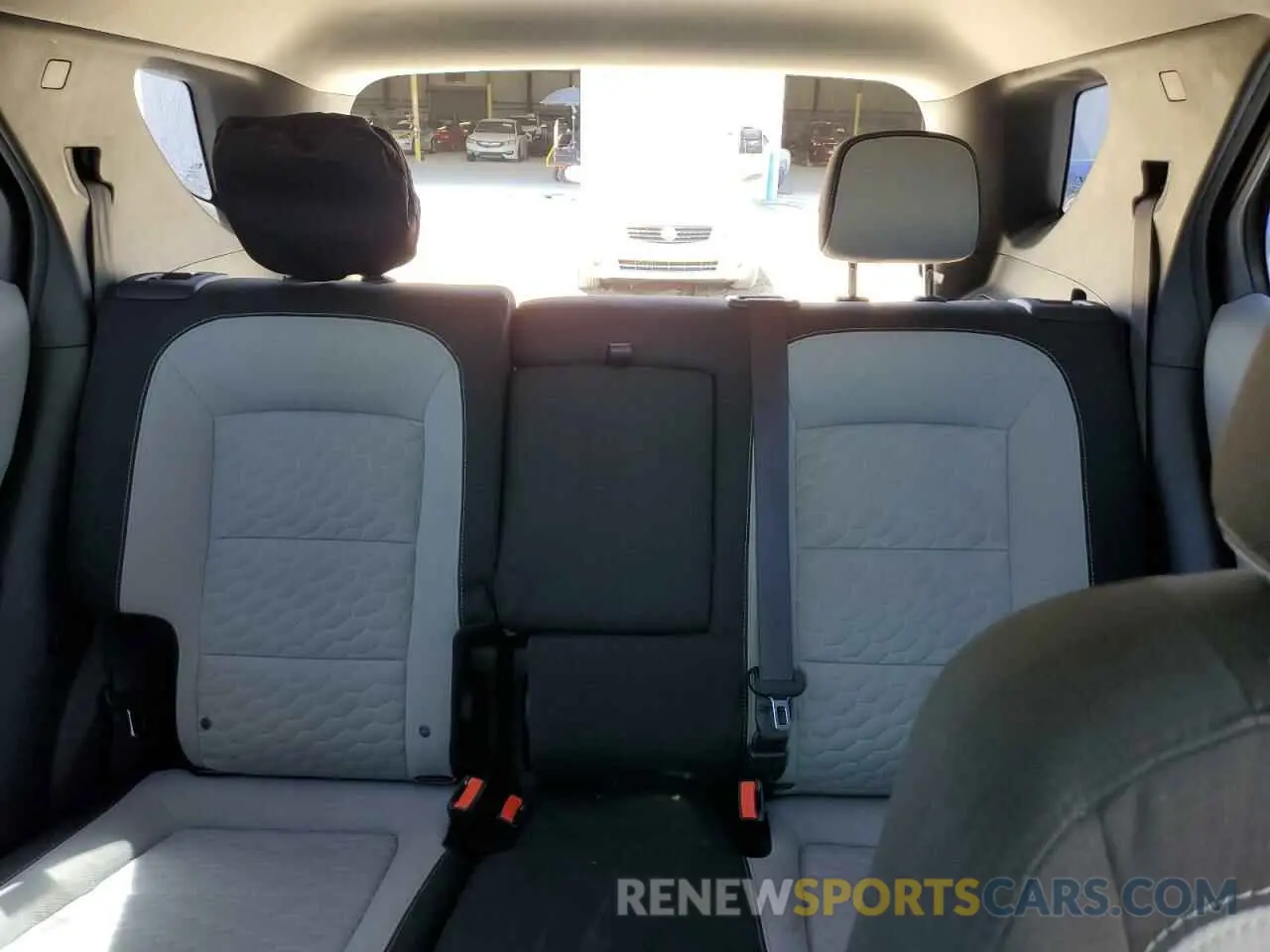10 fotografías del automóvil dañado 2GNAXHEV6L6186052 CHEVROLET EQUINOX 2020