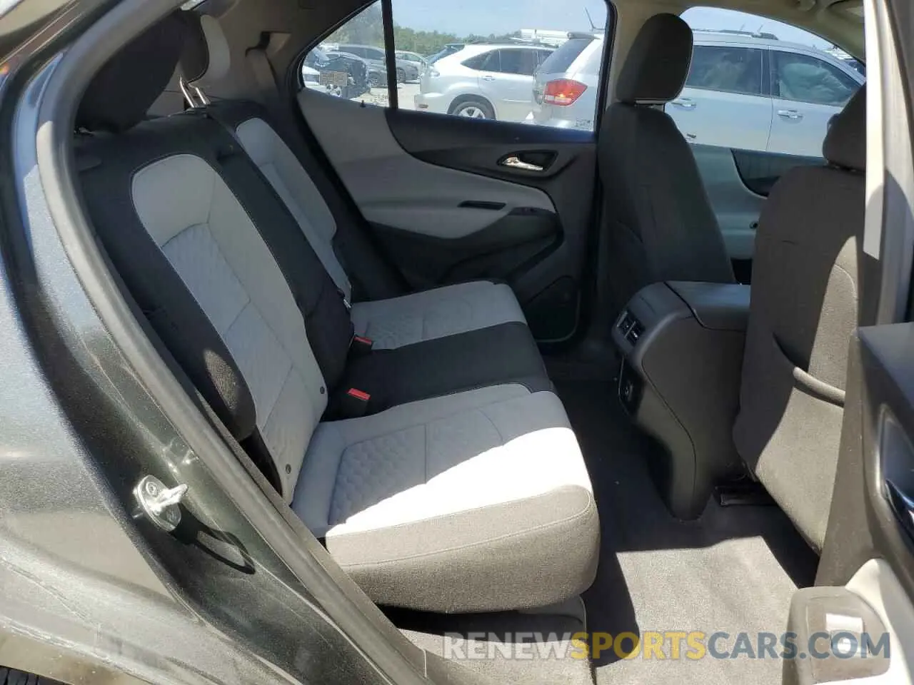 11 fotografías del automóvil dañado 2GNAXHEV6L6186052 CHEVROLET EQUINOX 2020