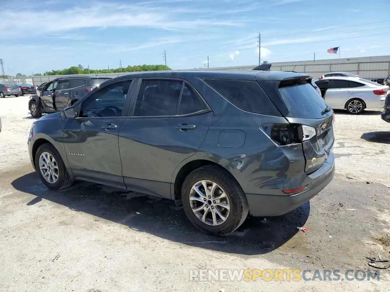 2 fotografías del automóvil dañado 2GNAXHEV6L6186052 CHEVROLET EQUINOX 2020