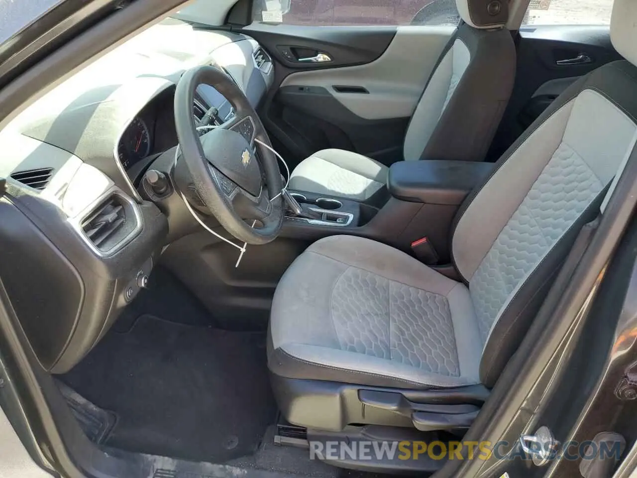 7 fotografías del automóvil dañado 2GNAXHEV6L6186052 CHEVROLET EQUINOX 2020