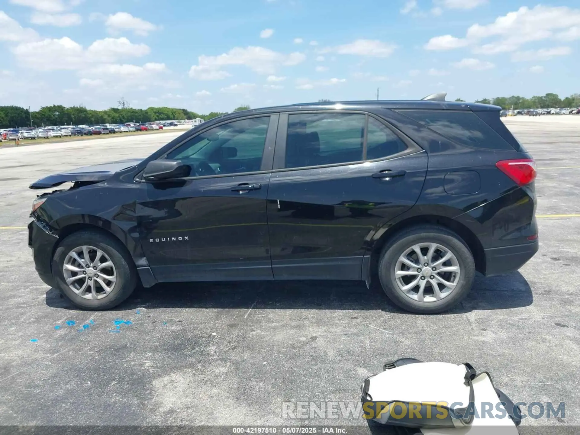 14 fotografías del automóvil dañado 2GNAXHEV6L6229384 CHEVROLET EQUINOX 2020