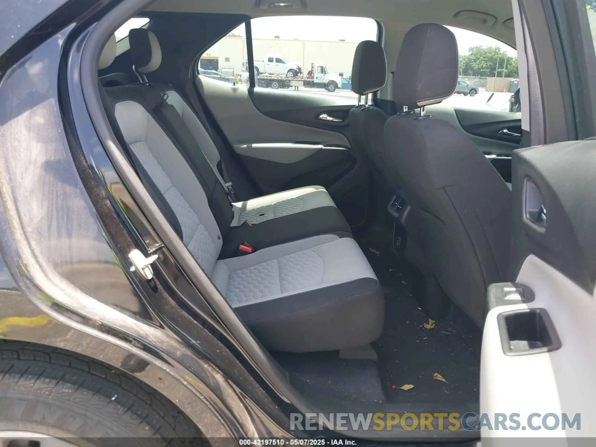 8 fotografías del automóvil dañado 2GNAXHEV6L6229384 CHEVROLET EQUINOX 2020