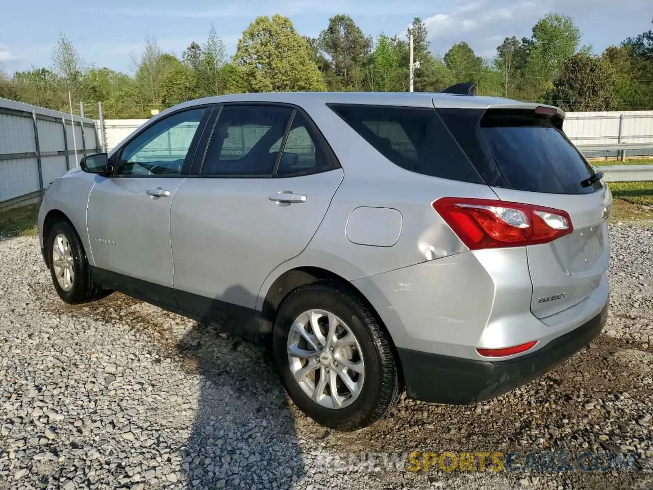 2 fotografías del automóvil dañado 2GNAXHEV6L6231426 CHEVROLET EQUINOX 2020
