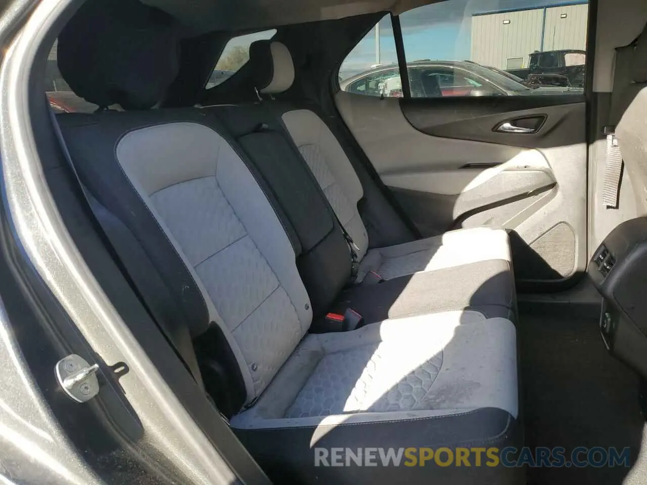 11 fotografías del automóvil dañado 2GNAXHEV6L6273563 CHEVROLET EQUINOX 2020