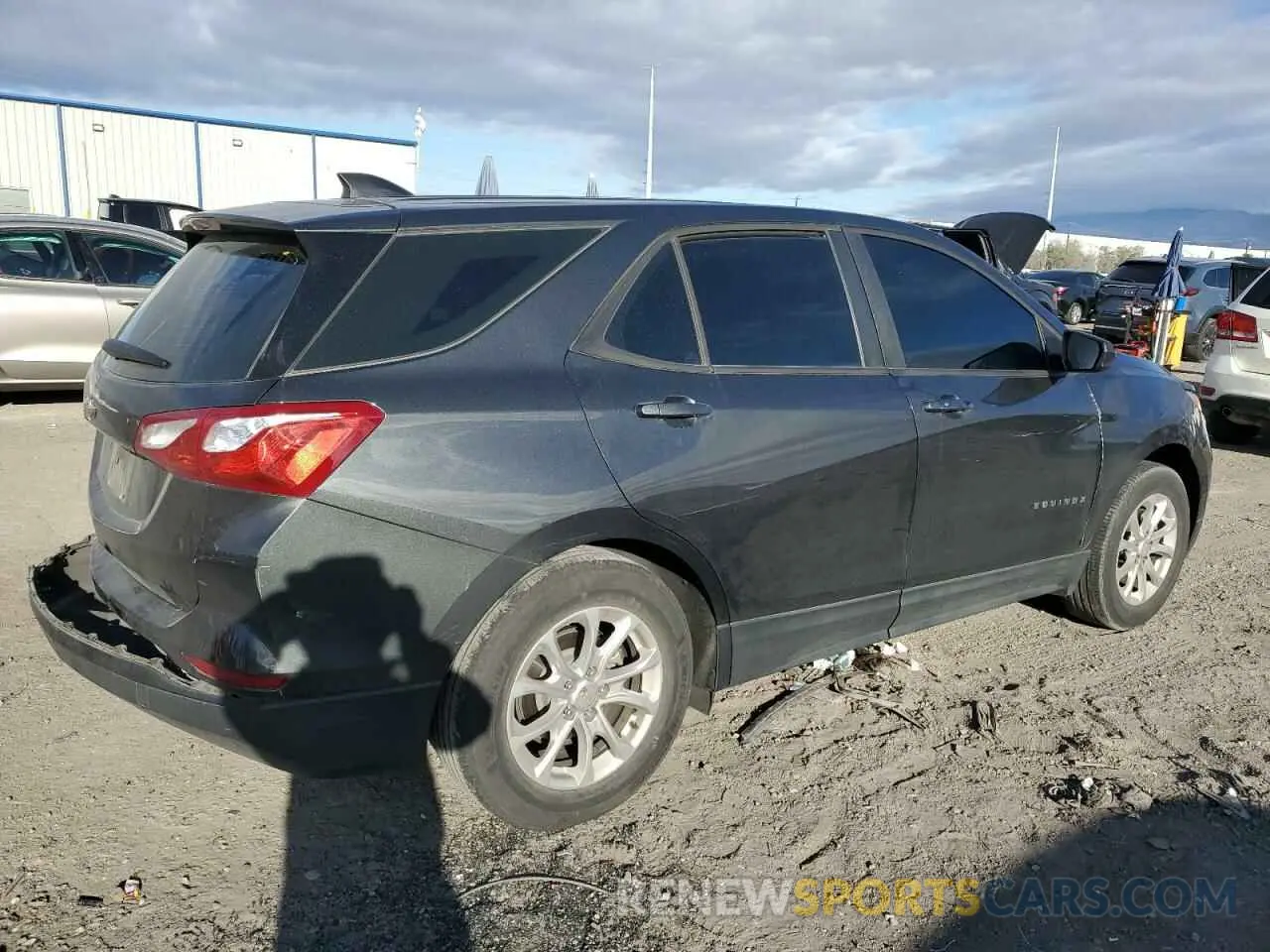 3 fotografías del automóvil dañado 2GNAXHEV6L6273563 CHEVROLET EQUINOX 2020