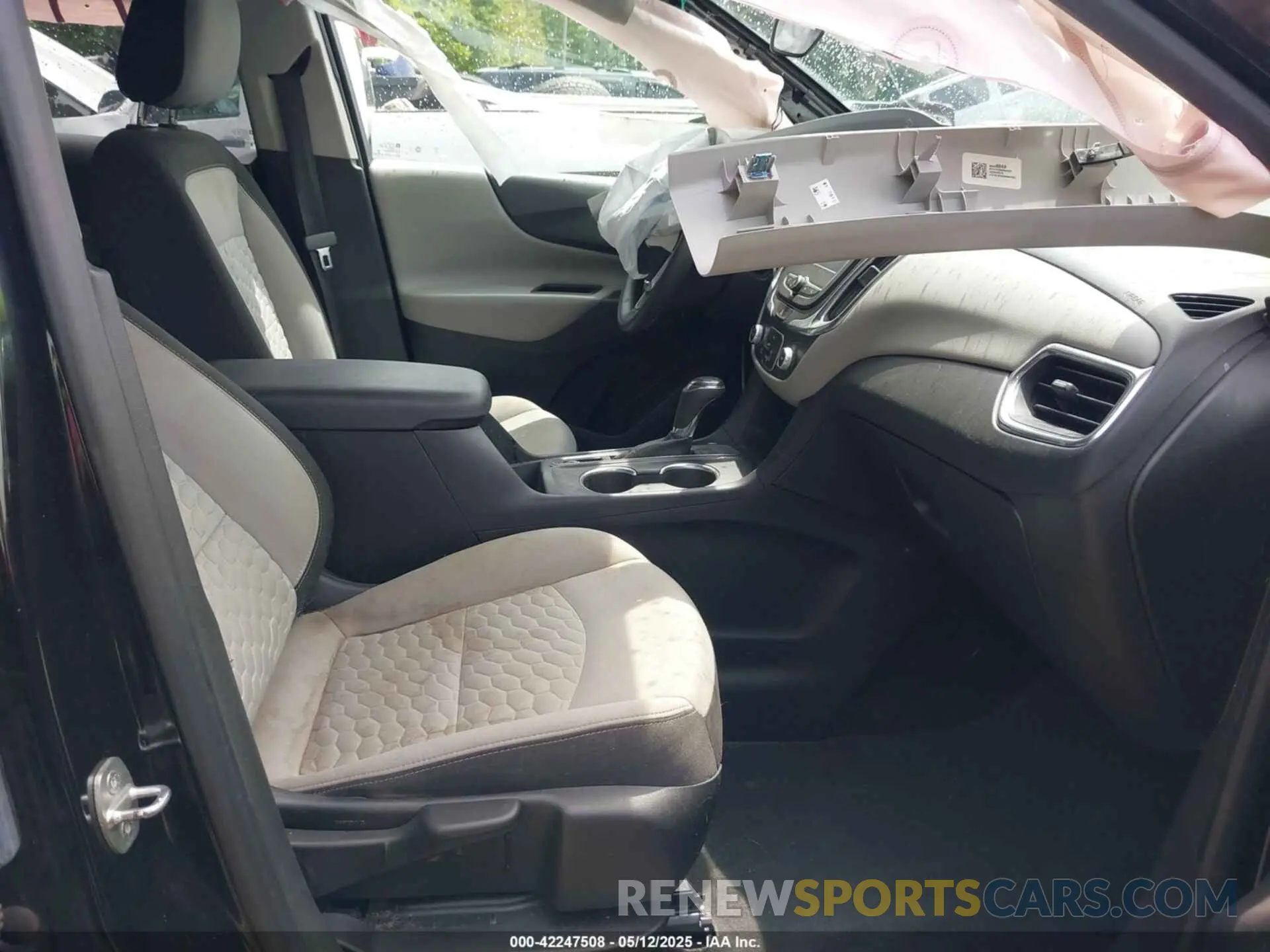 5 fotografías del automóvil dañado 2GNAXHEV8L6102989 CHEVROLET EQUINOX 2020