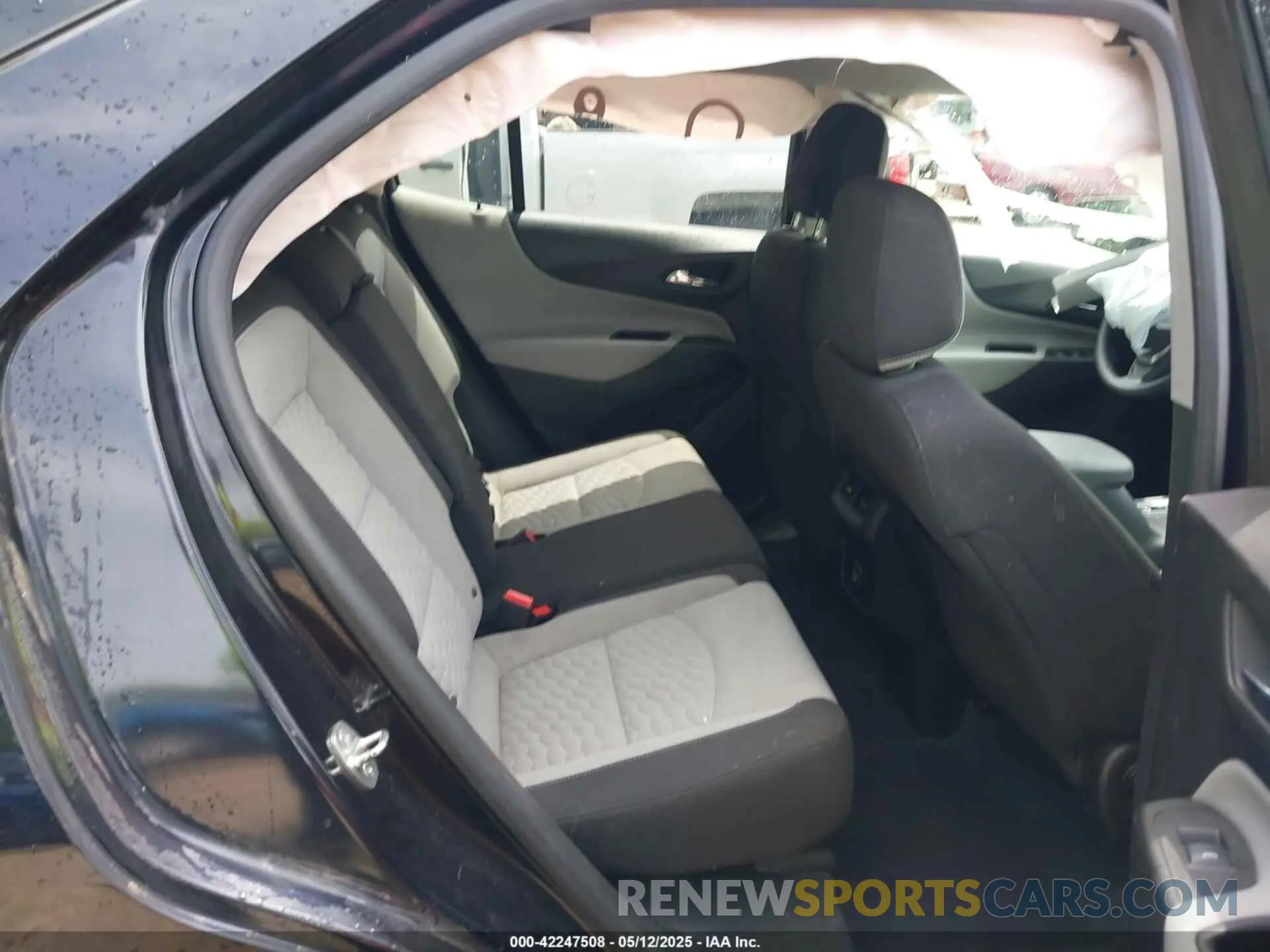 8 fotografías del automóvil dañado 2GNAXHEV8L6102989 CHEVROLET EQUINOX 2020