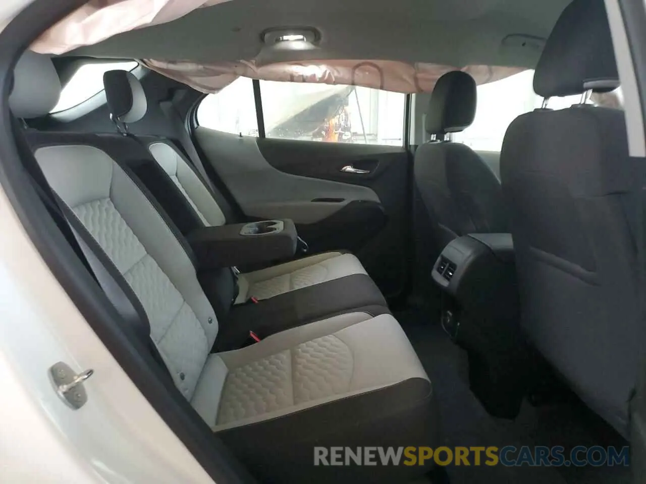 11 fotografías del automóvil dañado 2GNAXHEV8L6111384 CHEVROLET EQUINOX 2020
