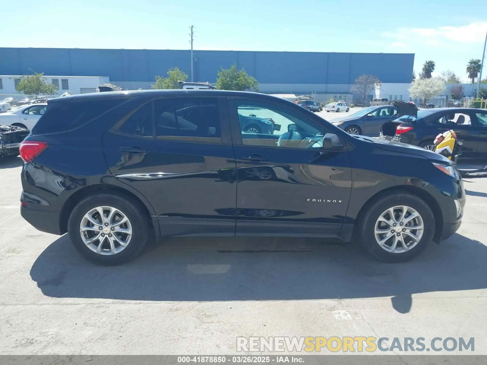 13 fotografías del automóvil dañado 2GNAXHEV8L6165591 CHEVROLET EQUINOX 2020