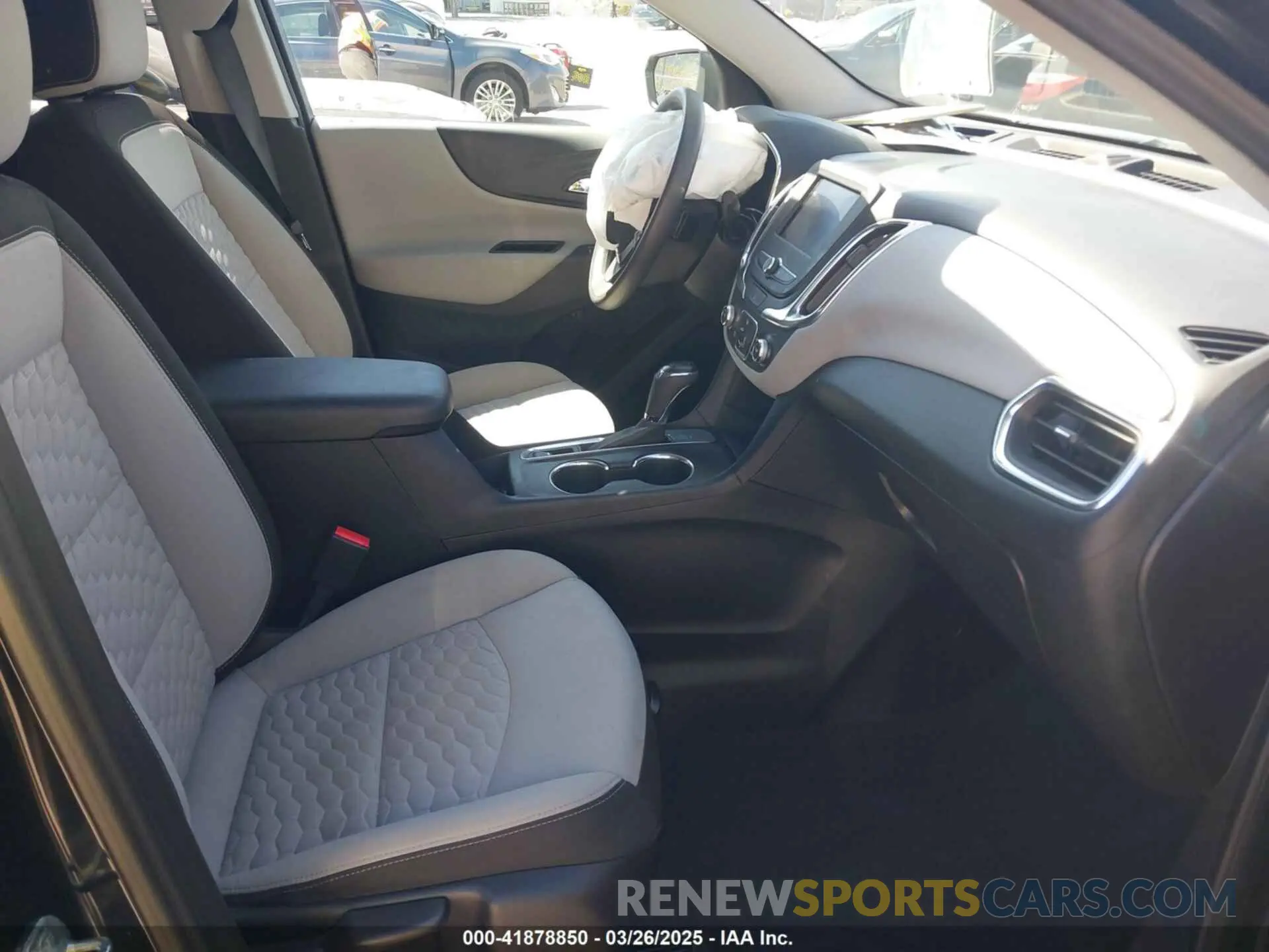 5 fotografías del automóvil dañado 2GNAXHEV8L6165591 CHEVROLET EQUINOX 2020