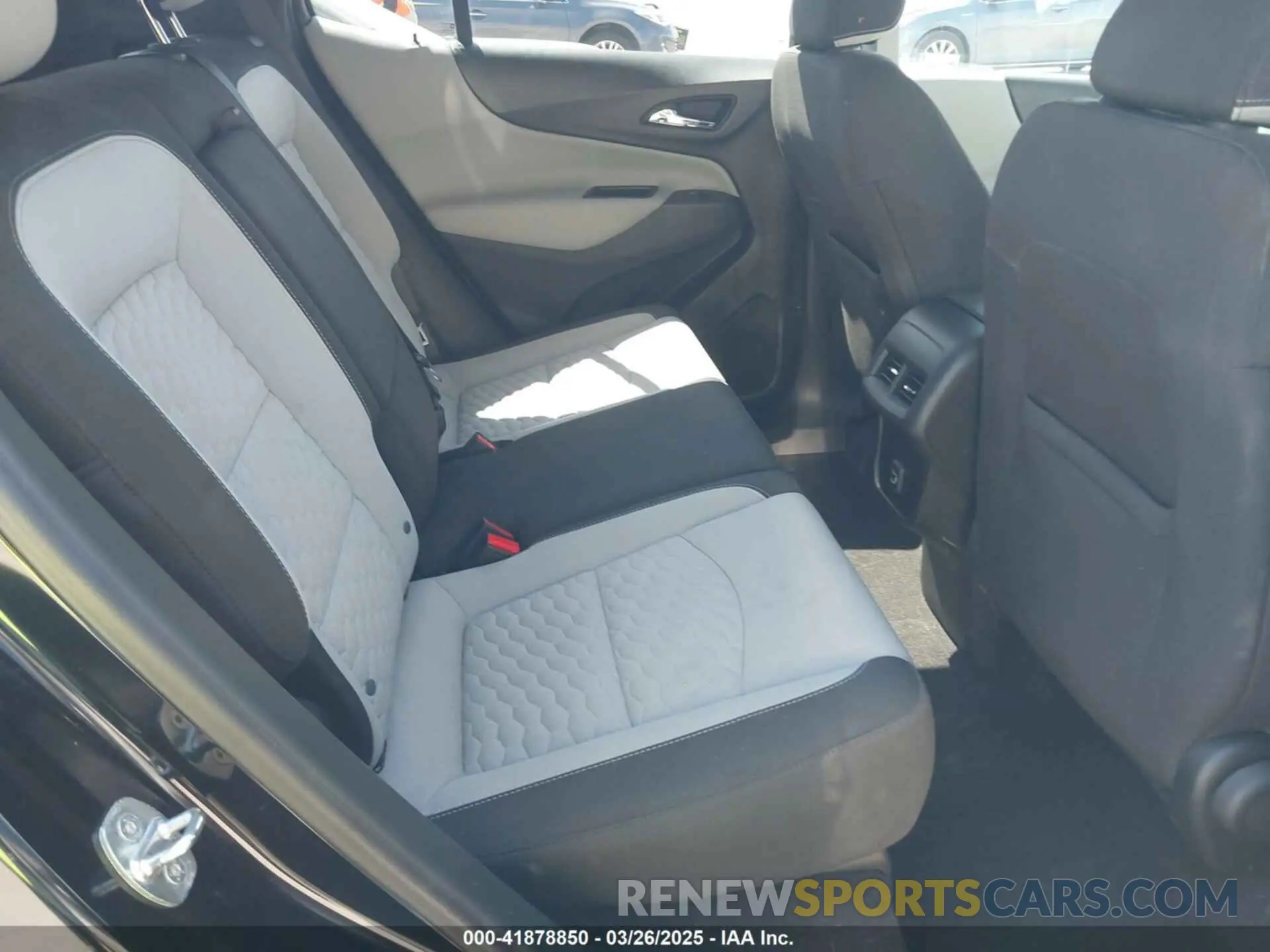 8 fotografías del automóvil dañado 2GNAXHEV8L6165591 CHEVROLET EQUINOX 2020