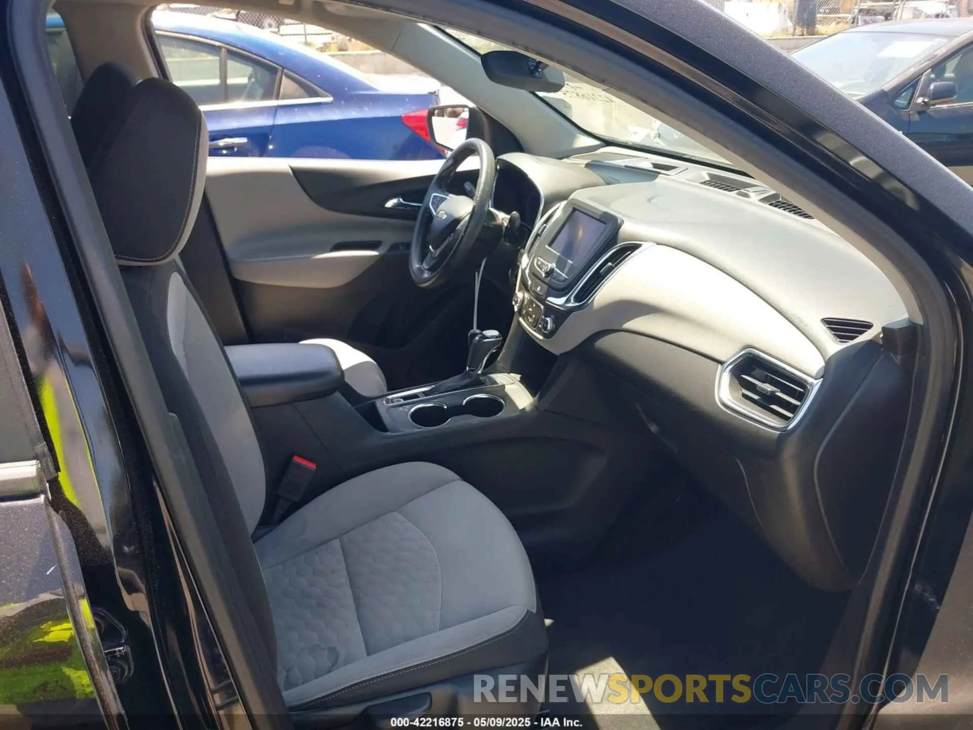 5 fotografías del automóvil dañado 2GNAXHEV8L6178499 CHEVROLET EQUINOX 2020