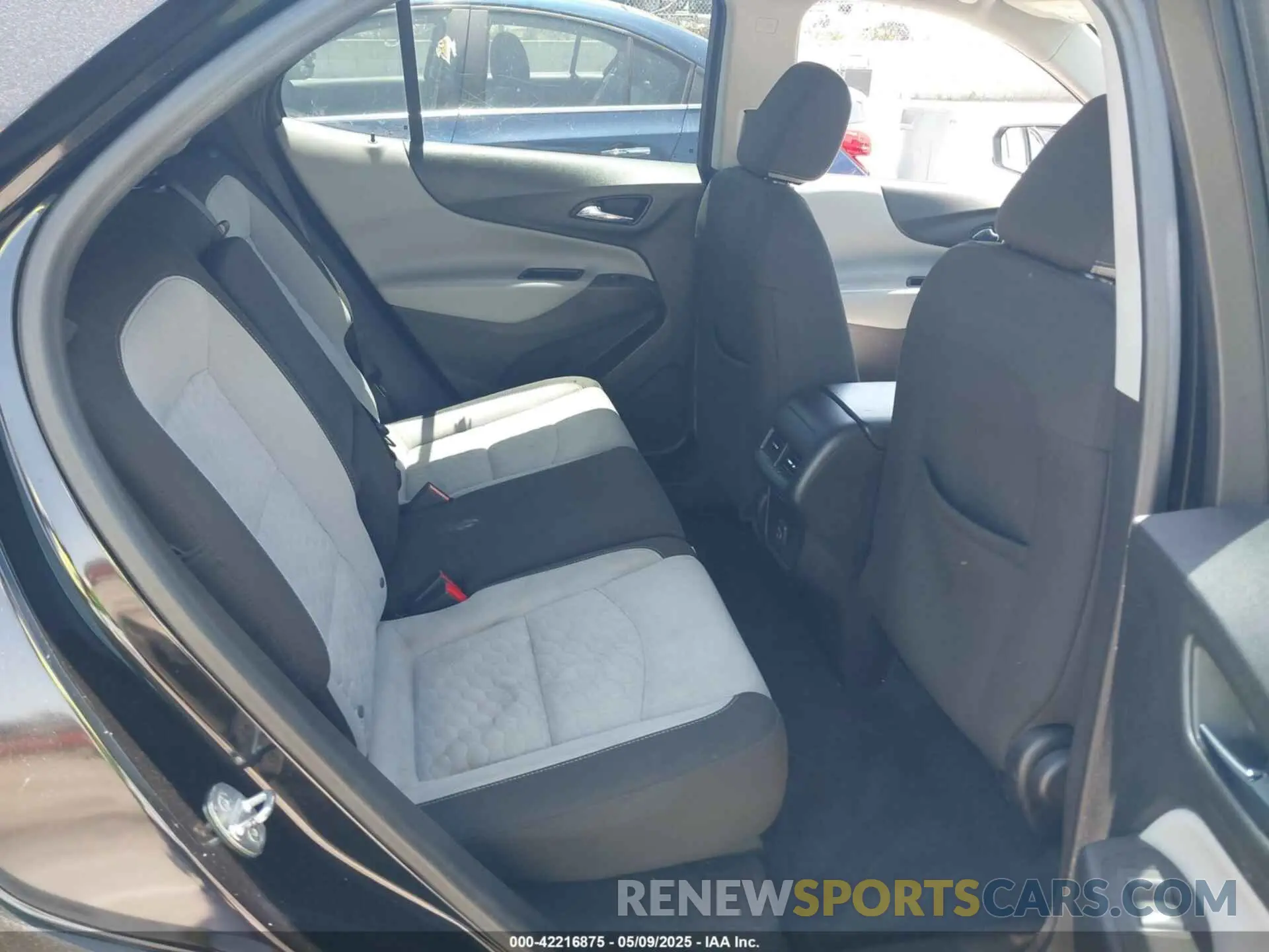 8 fotografías del automóvil dañado 2GNAXHEV8L6178499 CHEVROLET EQUINOX 2020