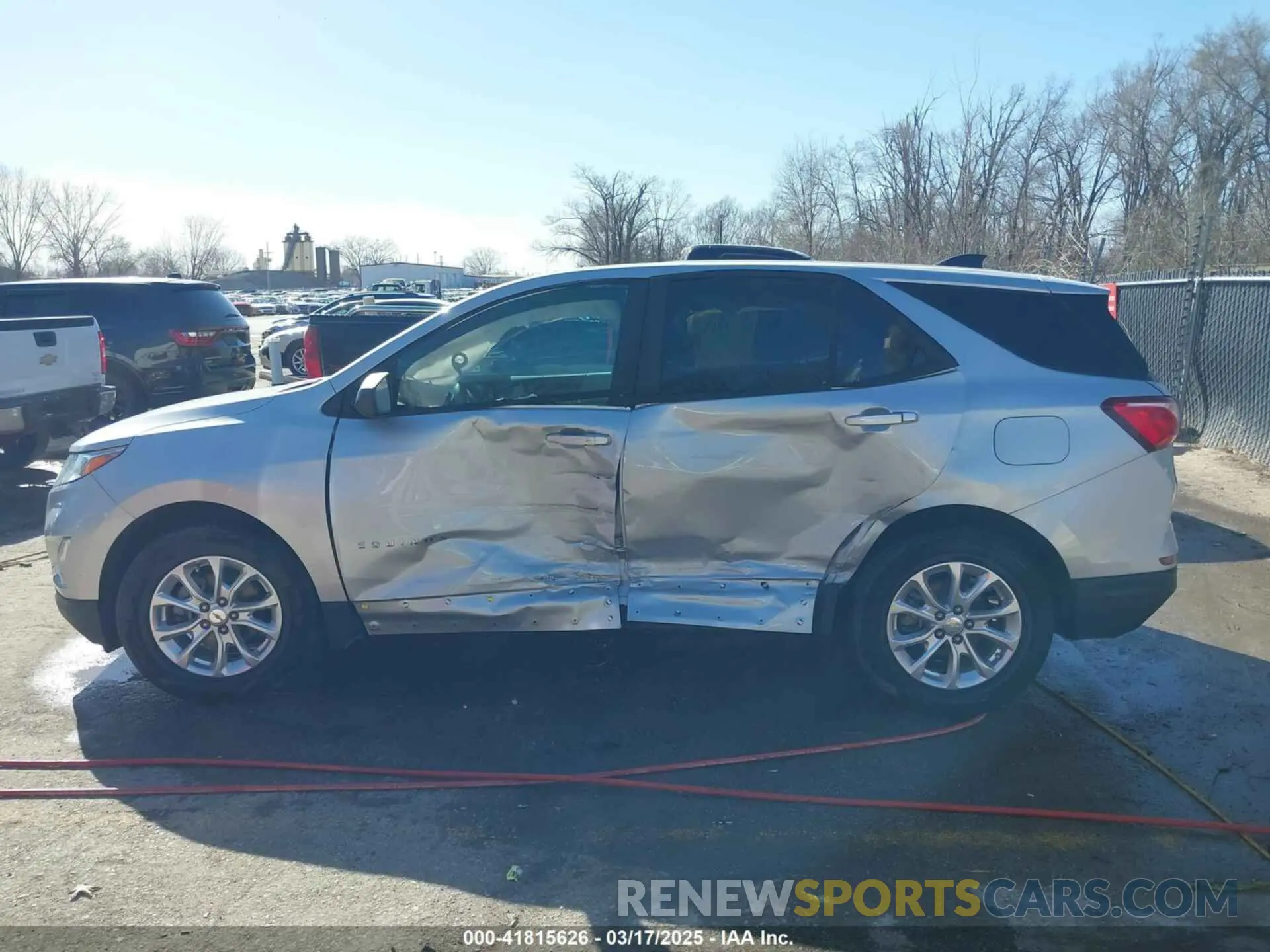 14 fotografías del automóvil dañado 2GNAXHEV8L6234585 CHEVROLET EQUINOX 2020