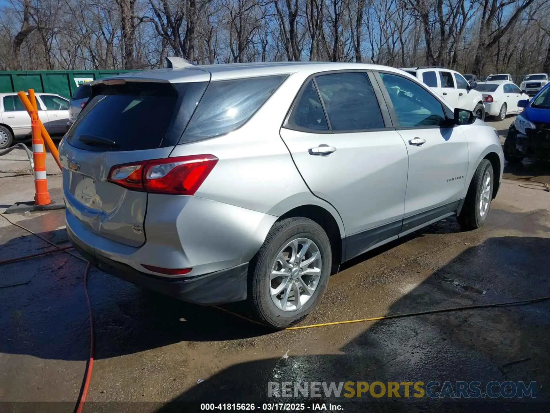 4 fotografías del automóvil dañado 2GNAXHEV8L6234585 CHEVROLET EQUINOX 2020