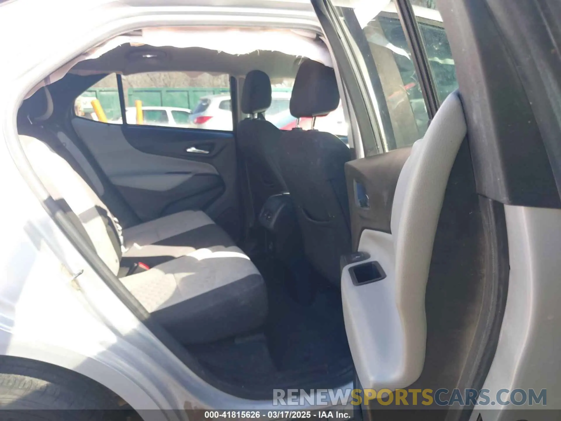 8 fotografías del automóvil dañado 2GNAXHEV8L6234585 CHEVROLET EQUINOX 2020