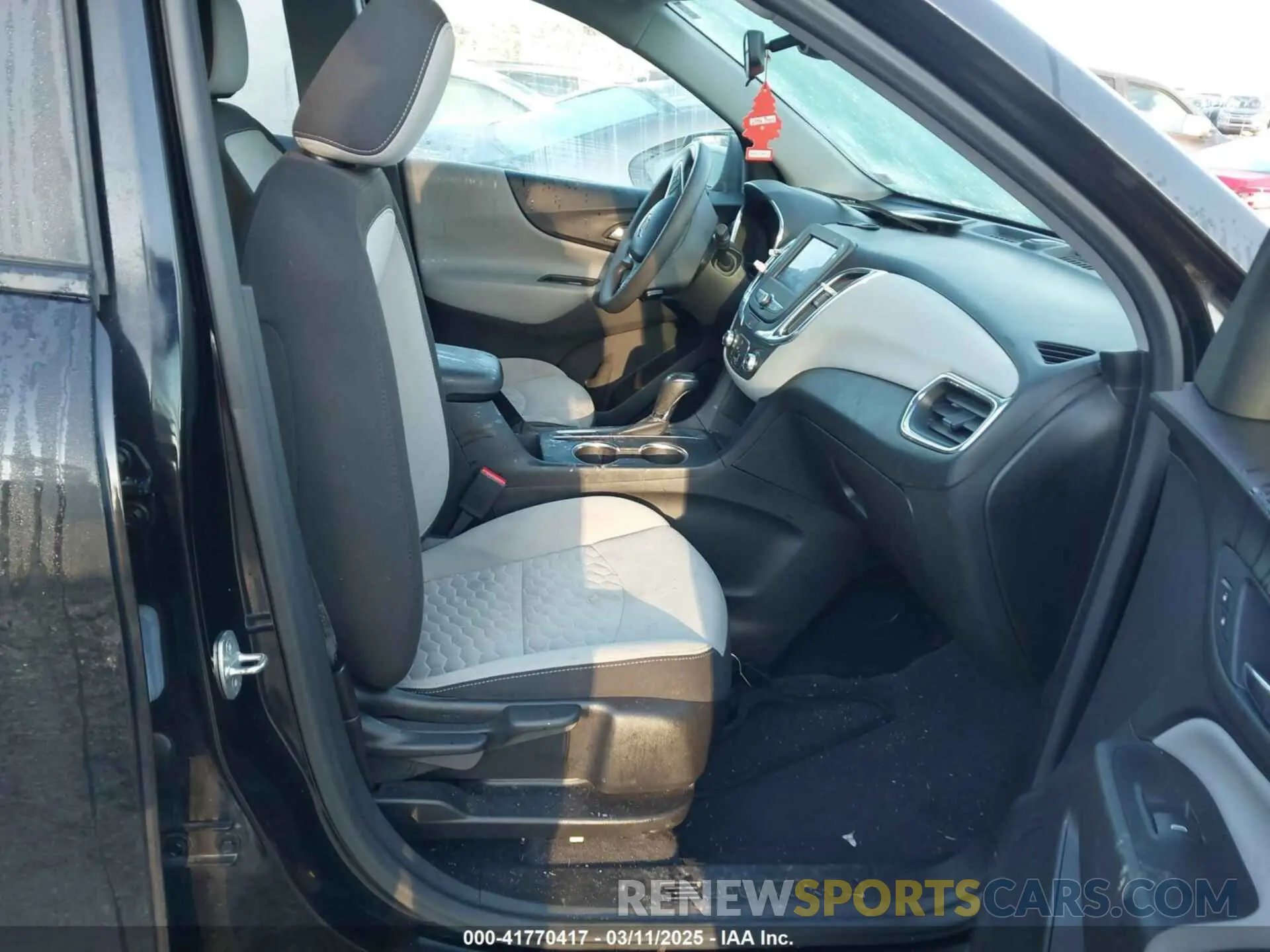 5 fotografías del automóvil dañado 2GNAXHEV8L6256778 CHEVROLET EQUINOX 2020