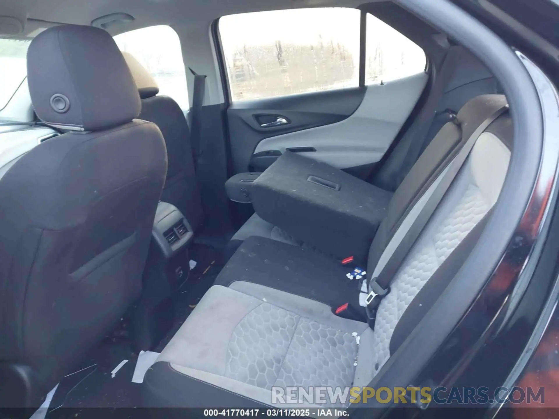 8 fotografías del automóvil dañado 2GNAXHEV8L6256778 CHEVROLET EQUINOX 2020