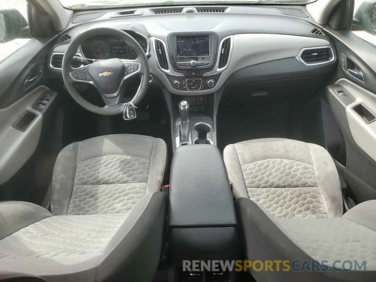 8 fotografías del automóvil dañado 2GNAXHEVXL6209980 CHEVROLET EQUINOX 2020