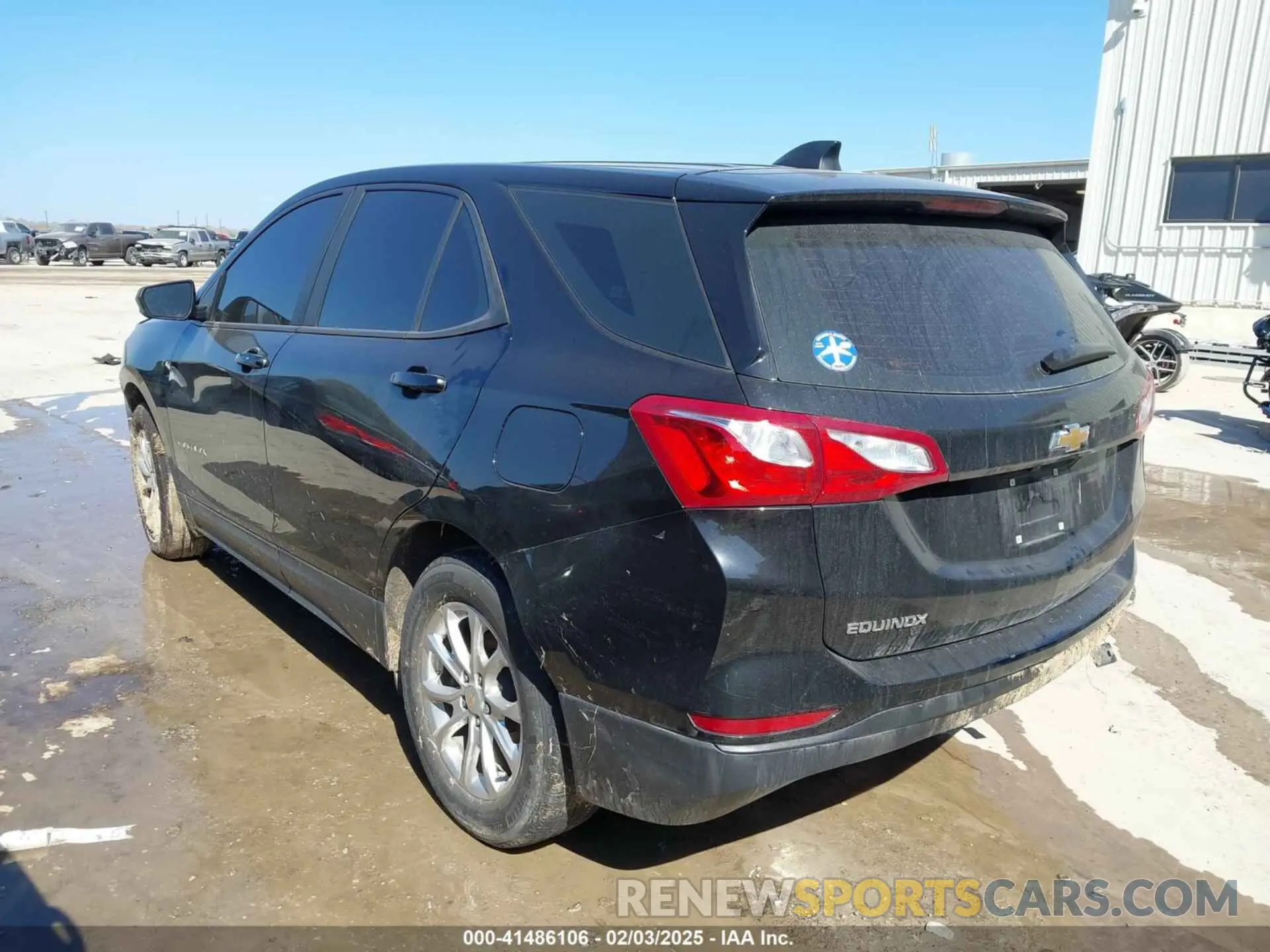 3 fotografías del automóvil dañado 2GNAXHEVXL6211373 CHEVROLET EQUINOX 2020