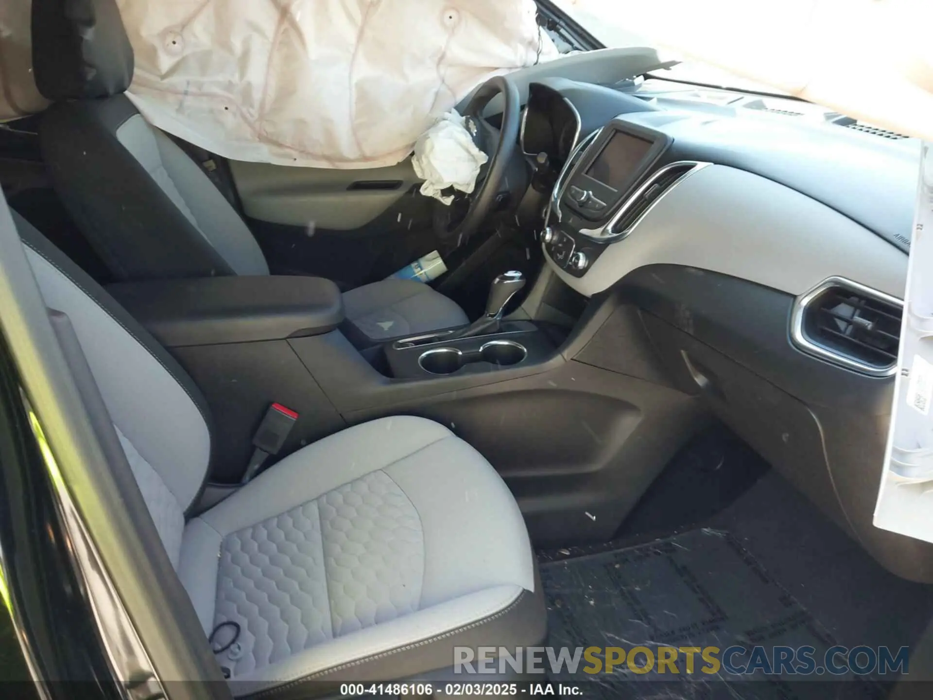 5 fotografías del automóvil dañado 2GNAXHEVXL6211373 CHEVROLET EQUINOX 2020