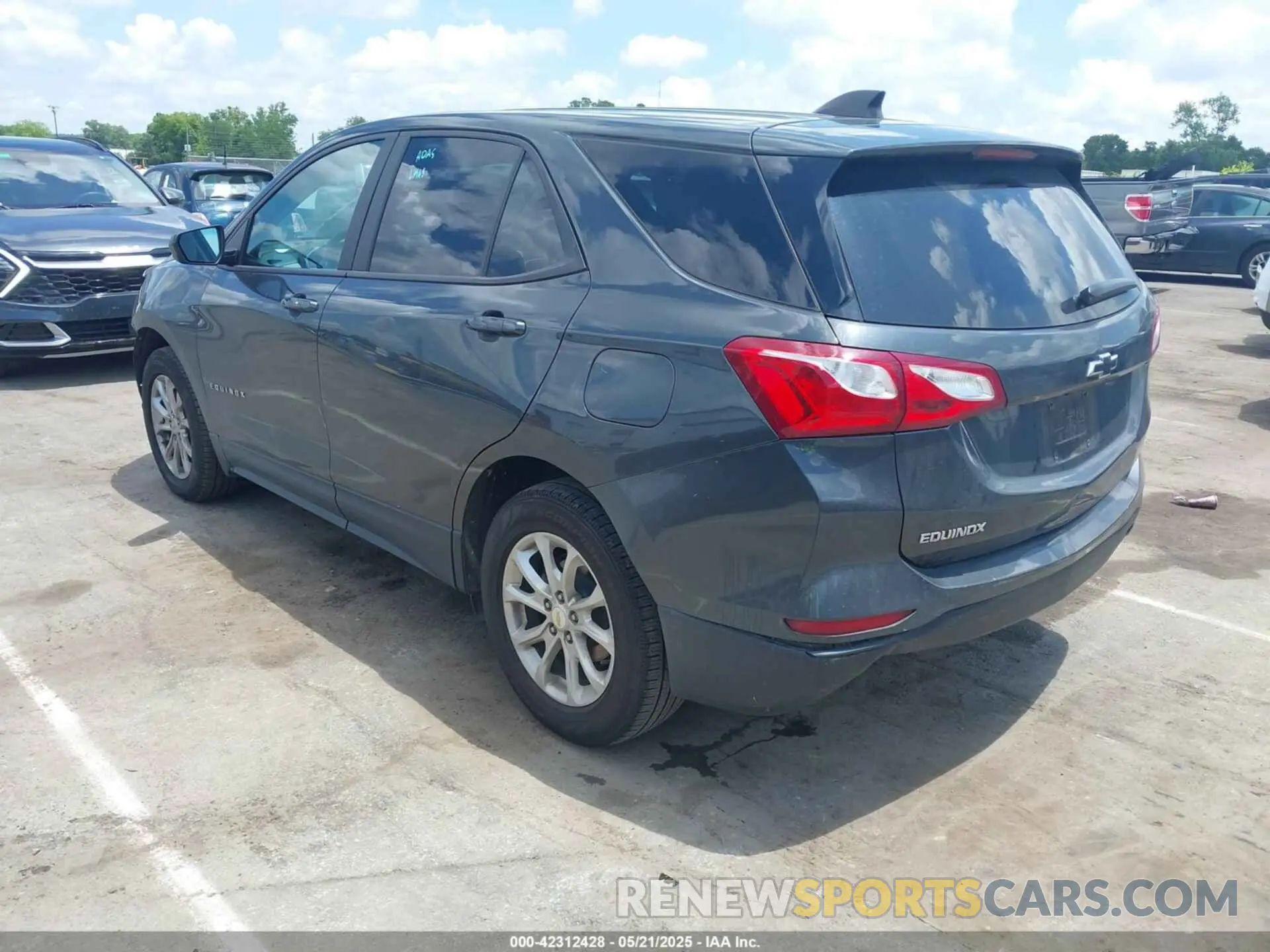 3 fotografías del automóvil dañado 2GNAXHEVXL6265465 CHEVROLET EQUINOX 2020