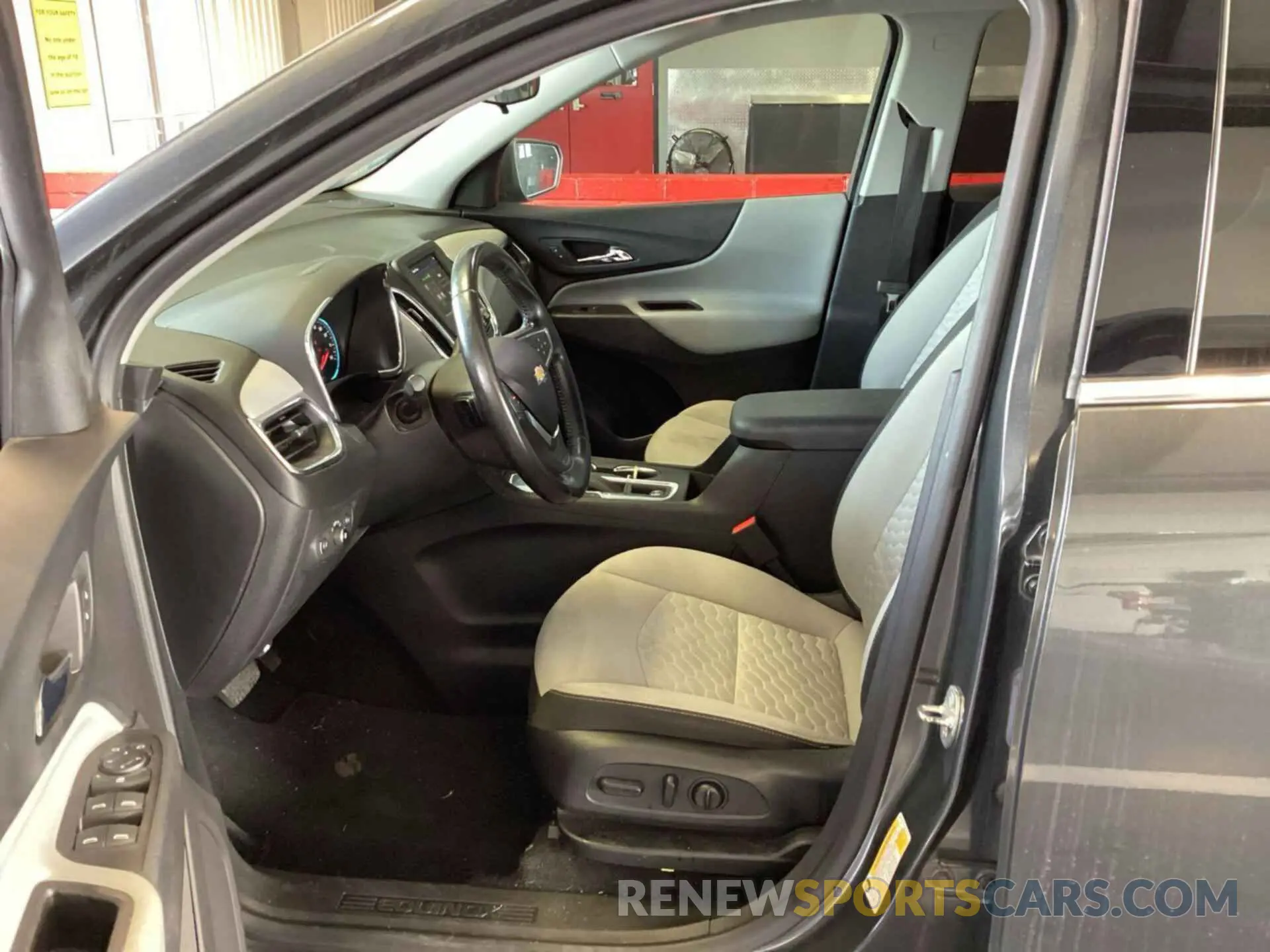 8 fotografías del automóvil dañado 2GNAXJEV0L6231459 CHEVROLET EQUINOX 2020