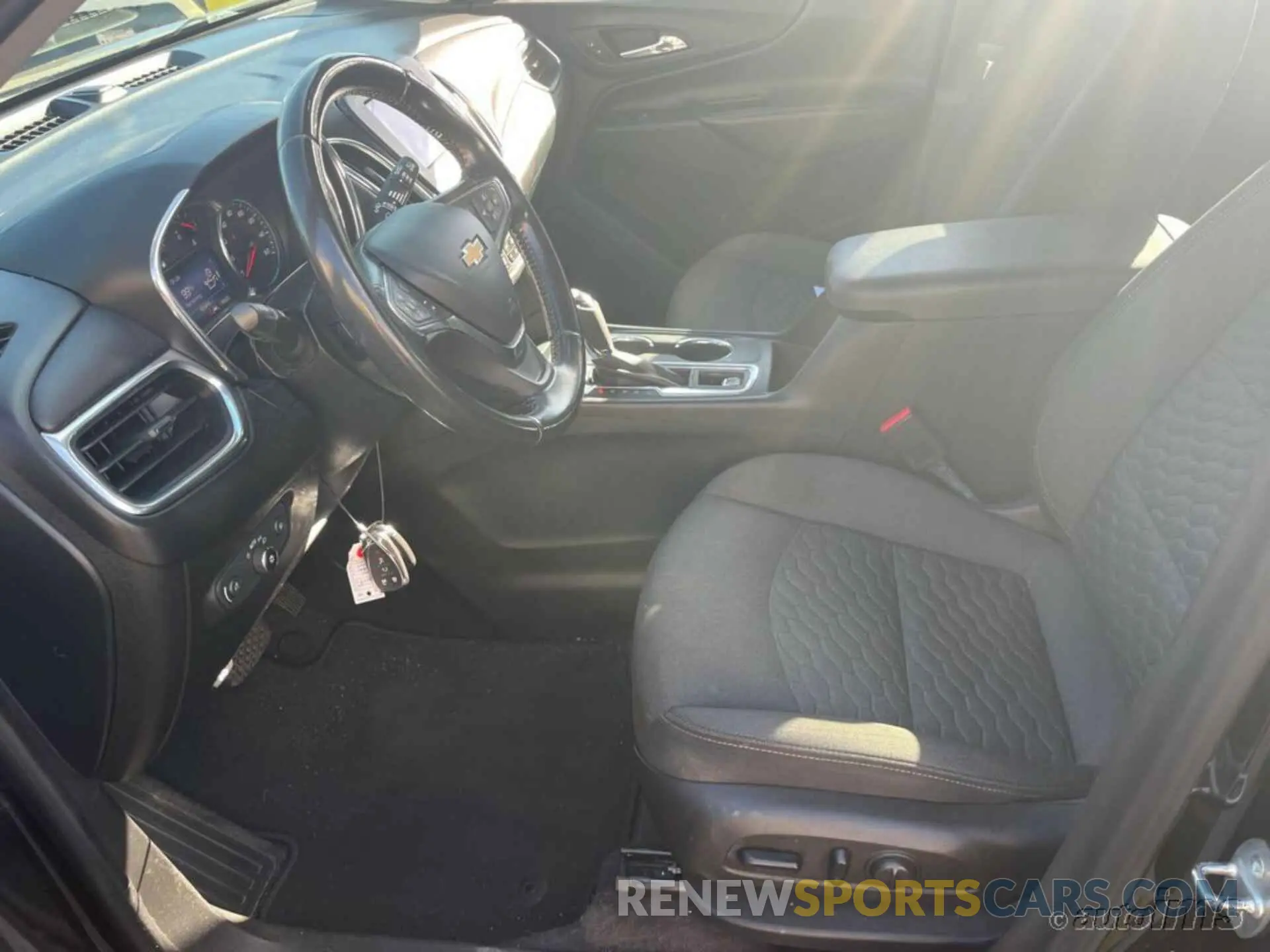 8 fotografías del automóvil dañado 2GNAXJEV0L6238959 CHEVROLET EQUINOX 2020
