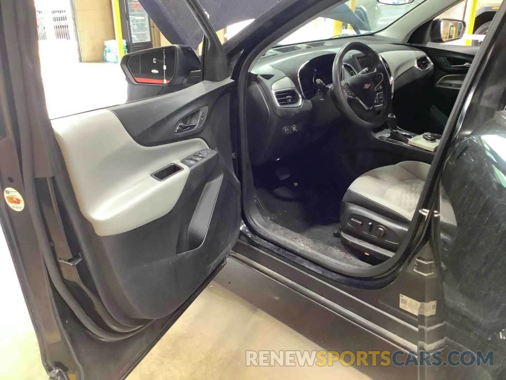 9 fotografías del automóvil dañado 2GNAXJEV1L6199217 CHEVROLET EQUINOX 2020