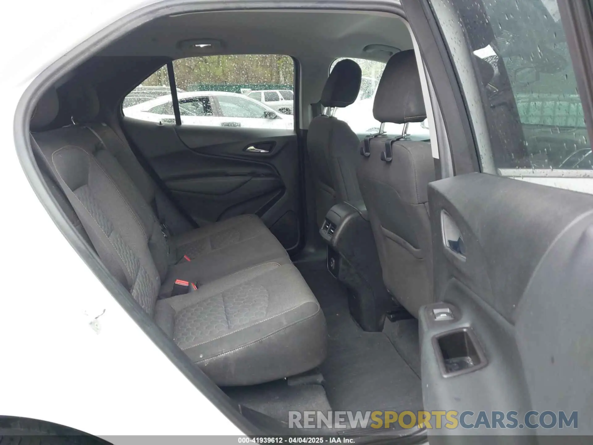 8 fotografías del automóvil dañado 2GNAXJEV2L6163939 CHEVROLET EQUINOX 2020
