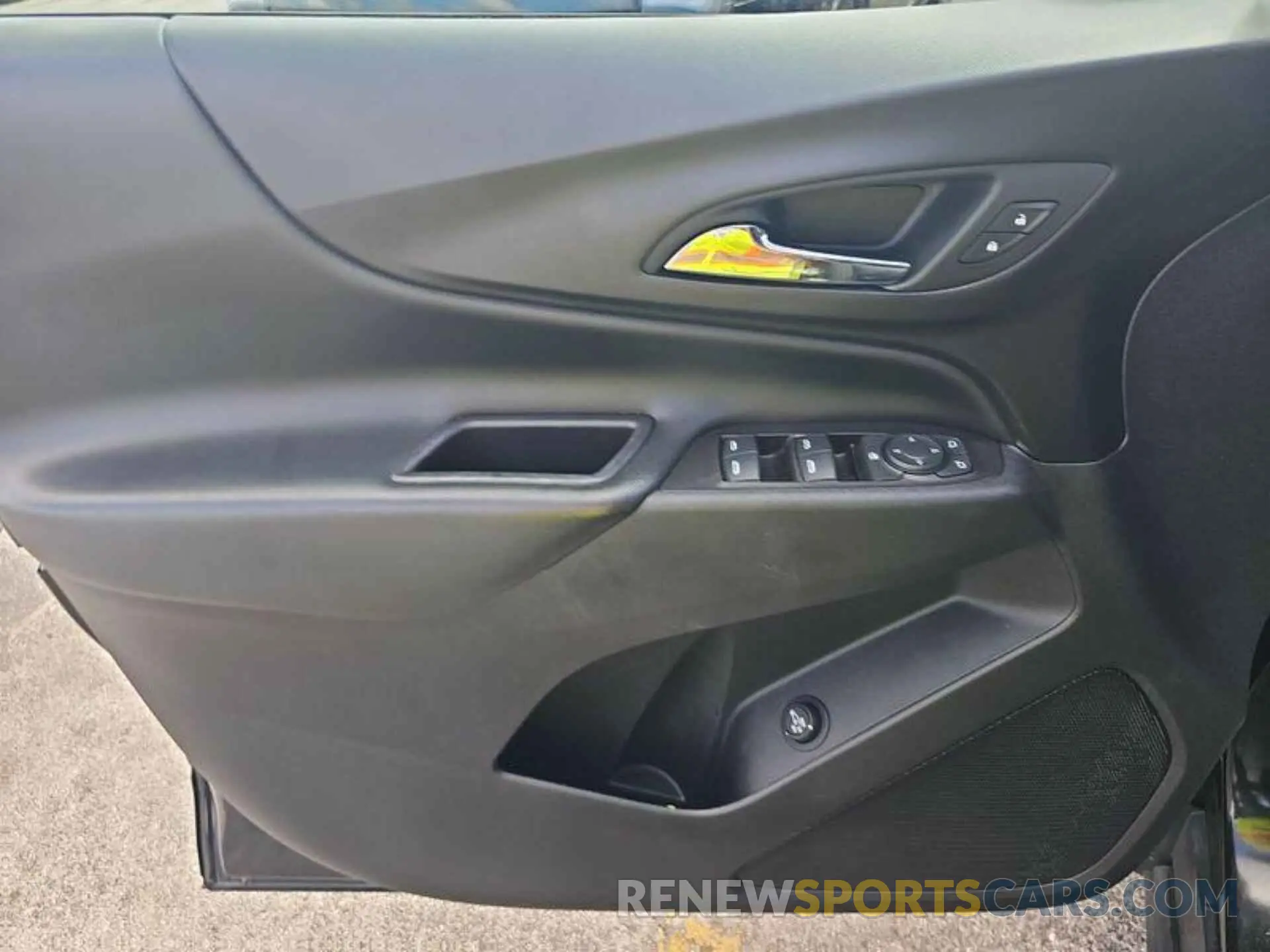 9 fotografías del automóvil dañado 2GNAXJEV2L6230877 CHEVROLET EQUINOX 2020