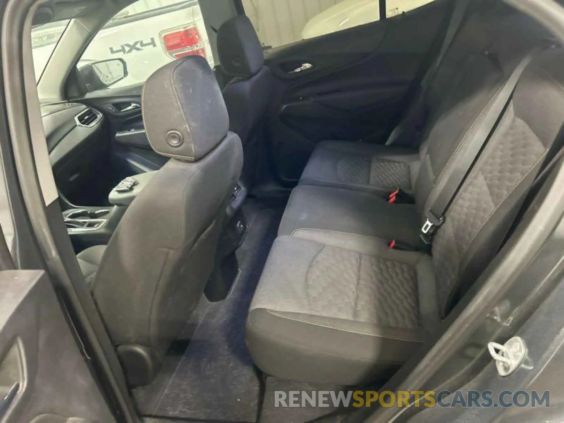 10 fotografías del automóvil dañado 2GNAXJEV2L6232063 CHEVROLET EQUINOX 2020