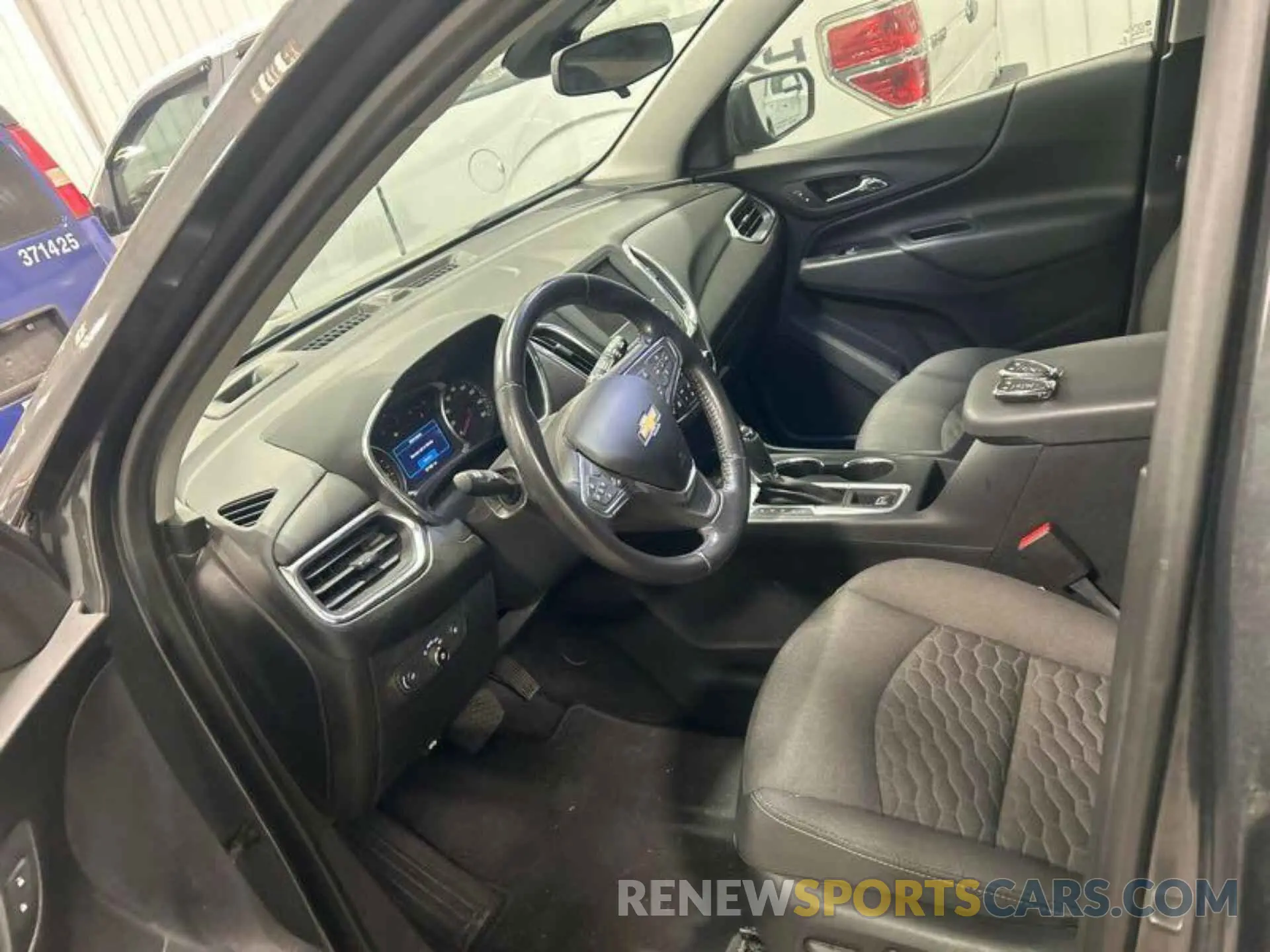 3 fotografías del automóvil dañado 2GNAXJEV2L6232063 CHEVROLET EQUINOX 2020