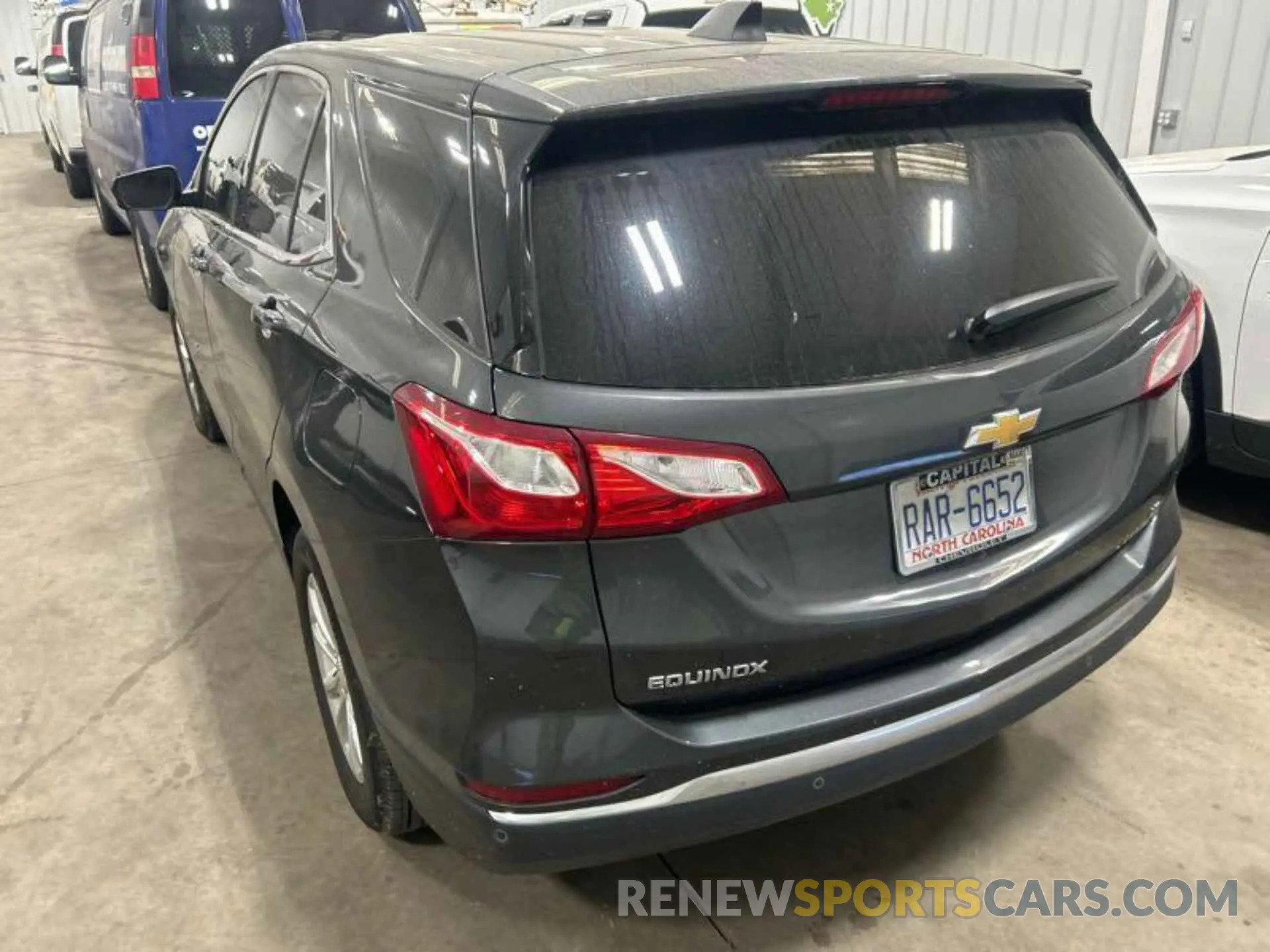 8 fotografías del automóvil dañado 2GNAXJEV2L6232063 CHEVROLET EQUINOX 2020
