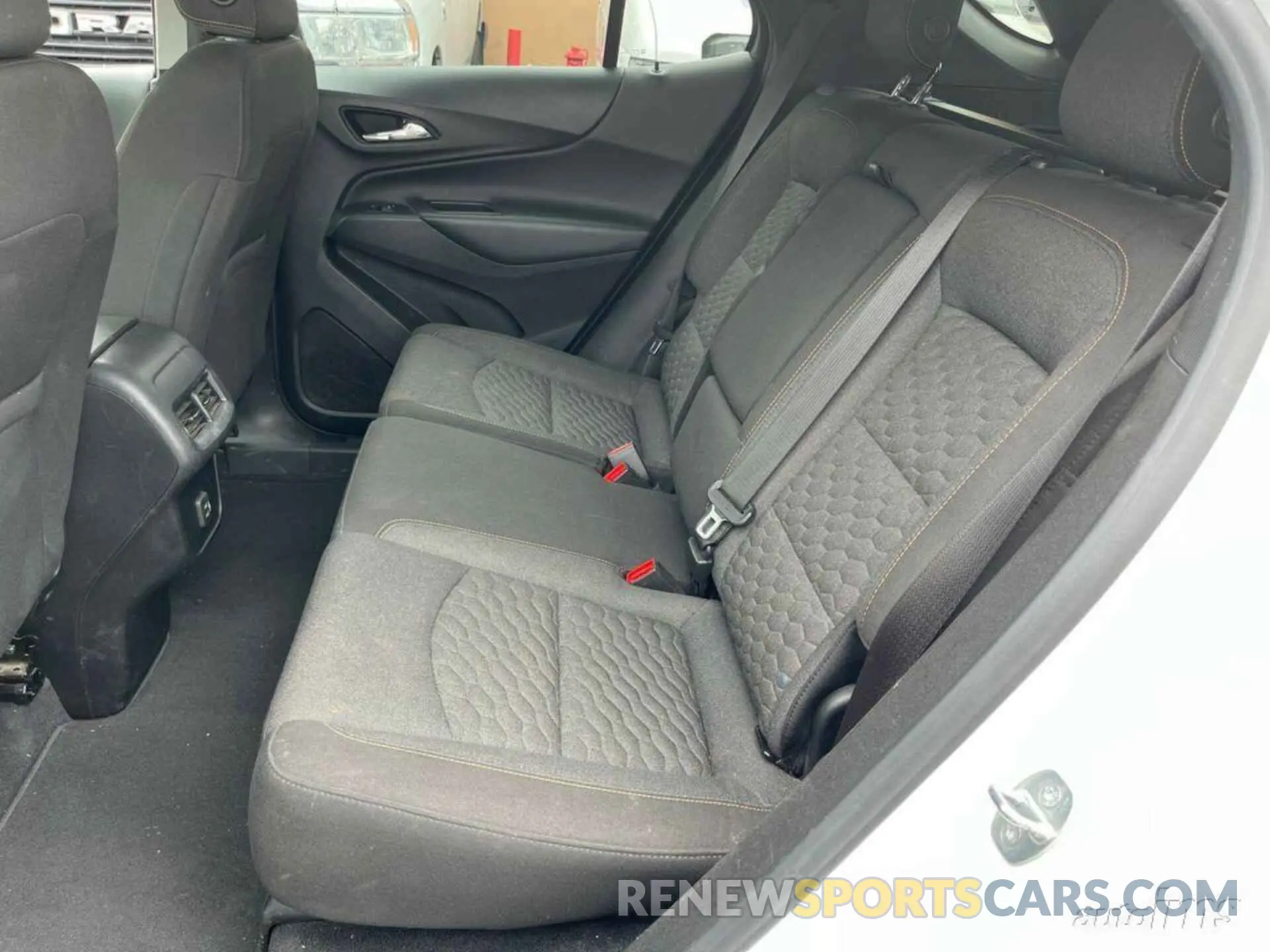 5 fotografías del automóvil dañado 2GNAXJEV2L6240731 CHEVROLET EQUINOX 2020