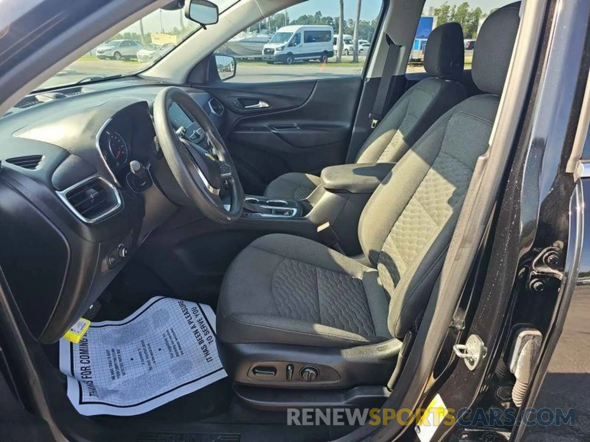 6 fotografías del automóvil dañado 2GNAXJEV3L6215868 CHEVROLET EQUINOX 2020