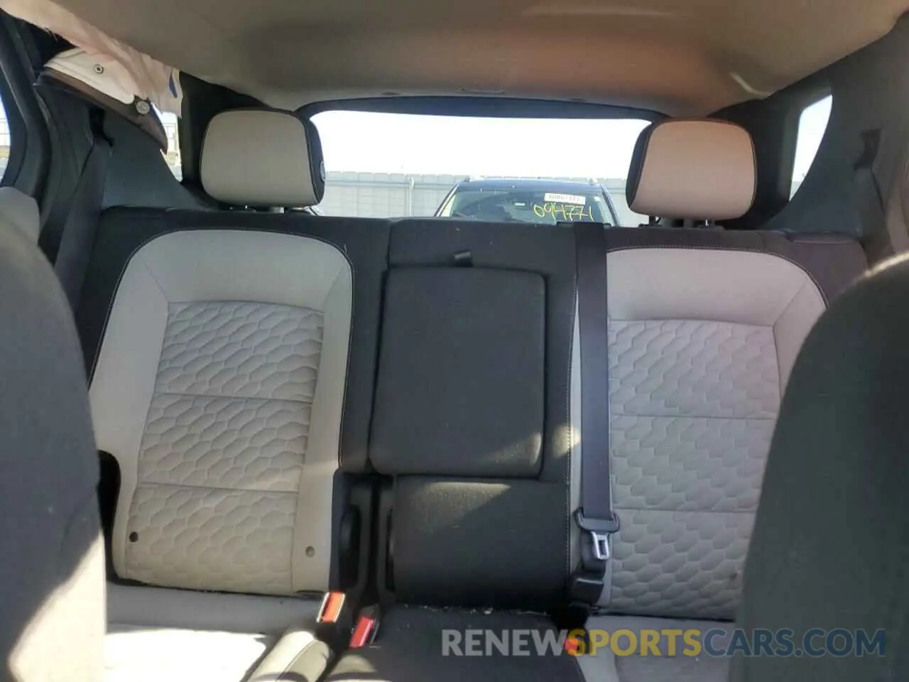 10 fotografías del automóvil dañado 2GNAXJEV3L6240446 CHEVROLET EQUINOX 2020