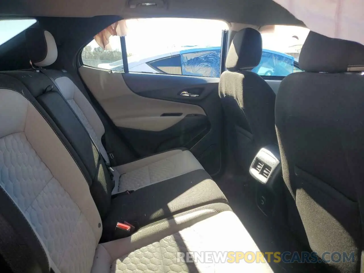 11 fotografías del automóvil dañado 2GNAXJEV3L6240446 CHEVROLET EQUINOX 2020