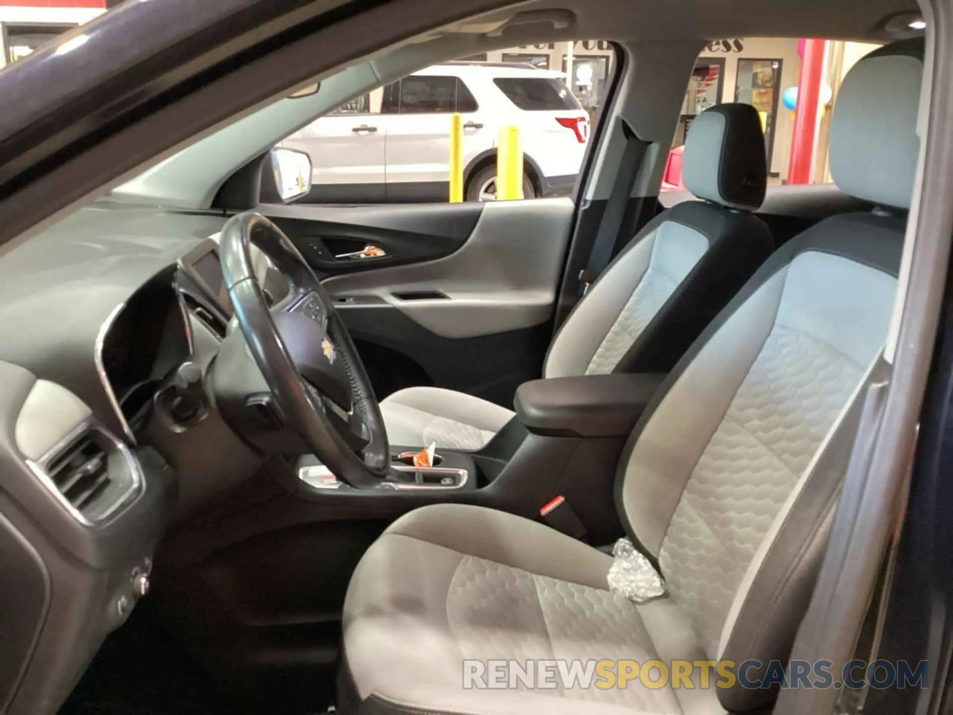 9 fotografías del automóvil dañado 2GNAXJEV4L6156071 CHEVROLET EQUINOX 2020