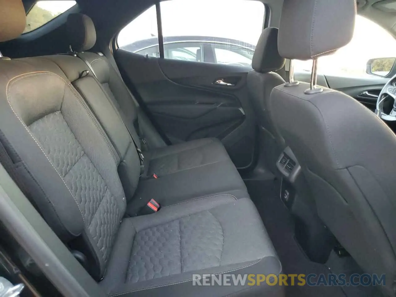 11 fotografías del automóvil dañado 2GNAXJEV4L6232047 CHEVROLET EQUINOX 2020