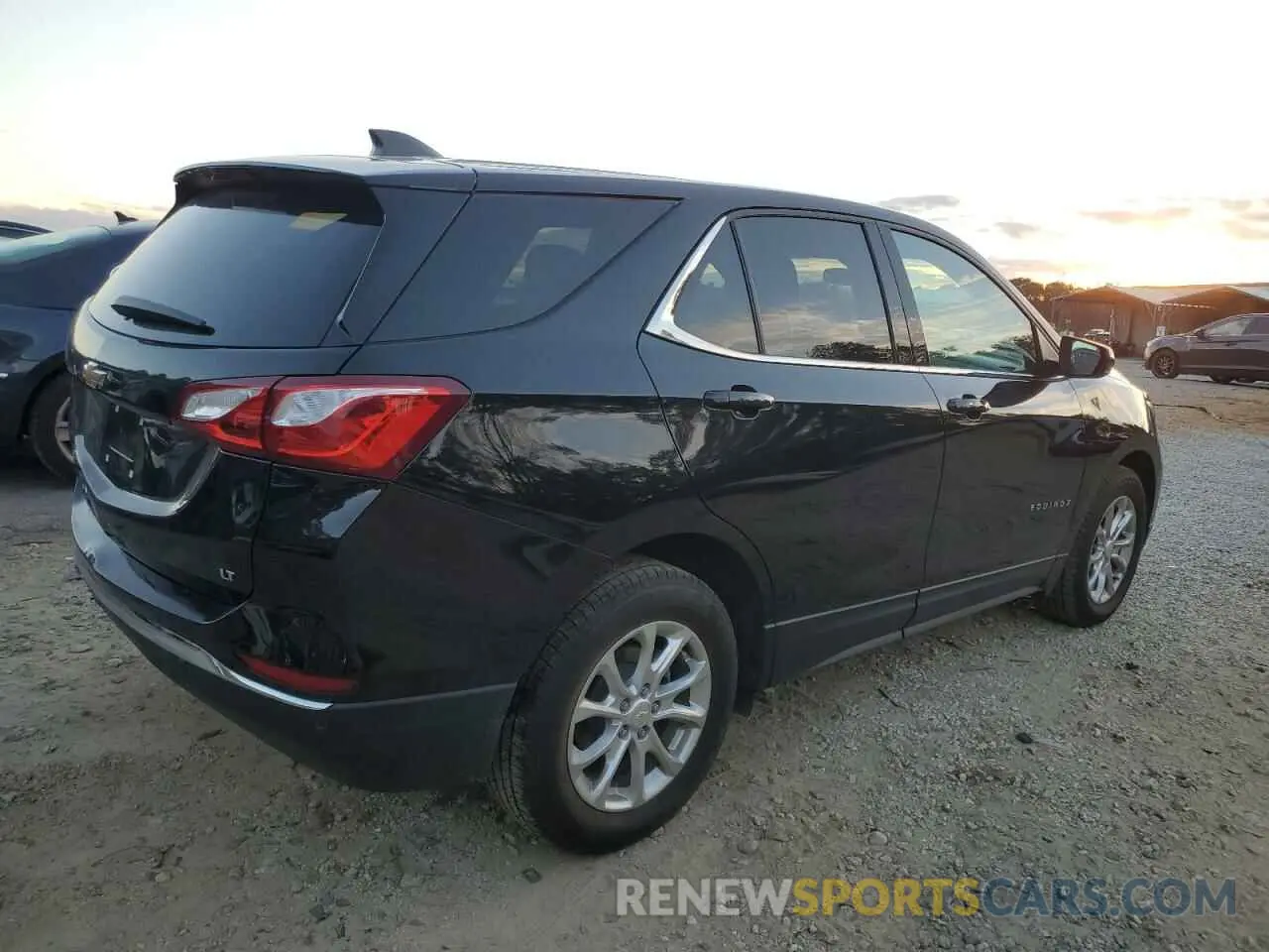 3 fotografías del automóvil dañado 2GNAXJEV4L6232047 CHEVROLET EQUINOX 2020